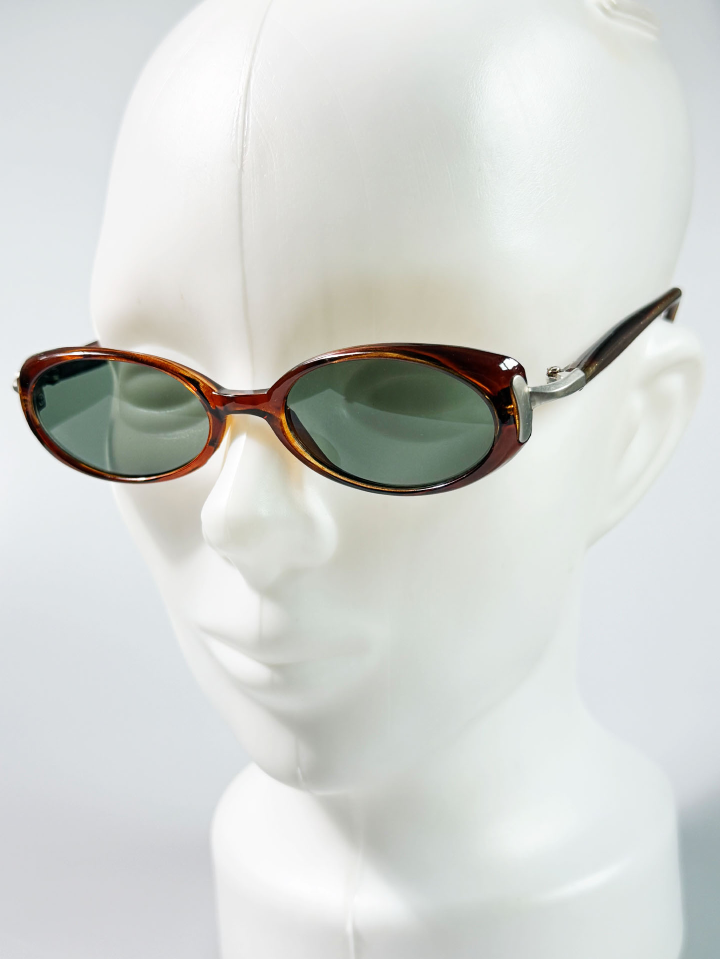 Amber Brown Oval Frame Sunglasses