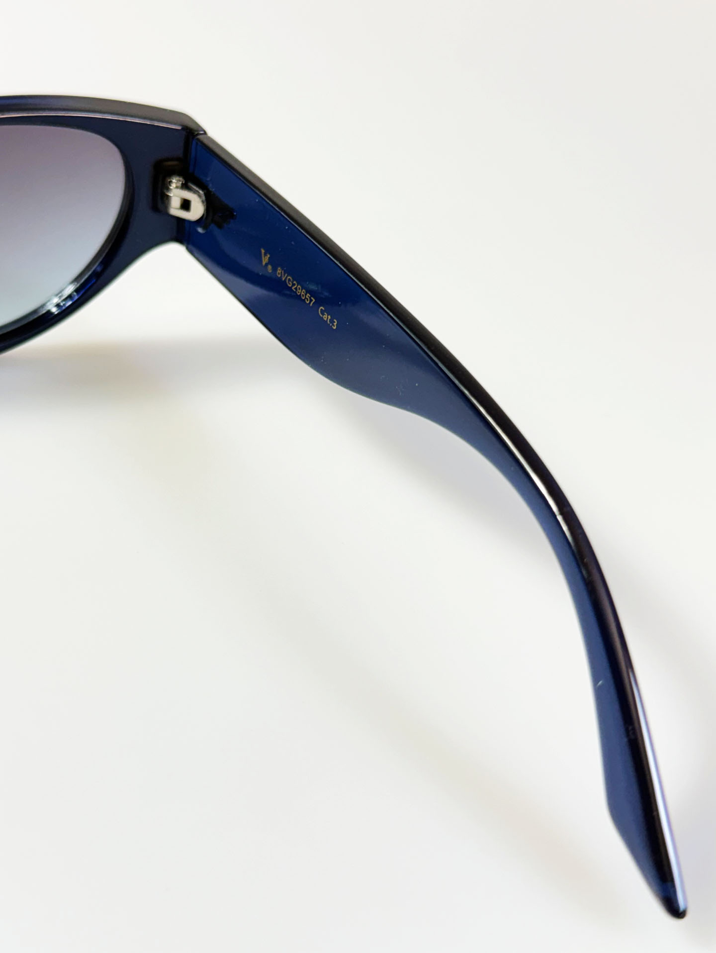 VG EYEWEAR Navy Blue Oversized Geometric Frame Sunglasses