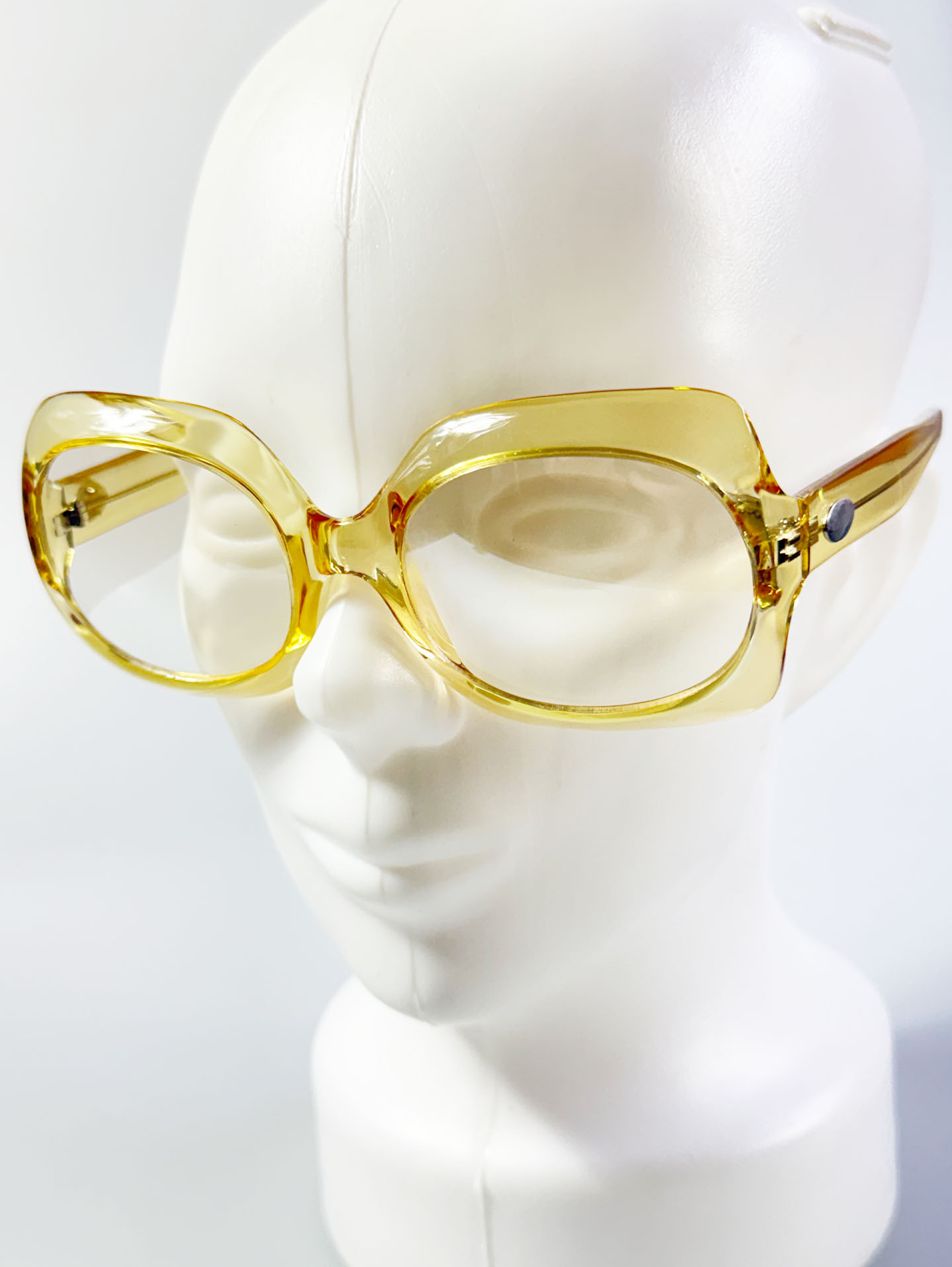CAPRIO Oversized Bold Square Acetate Tinmted Sunglasses
