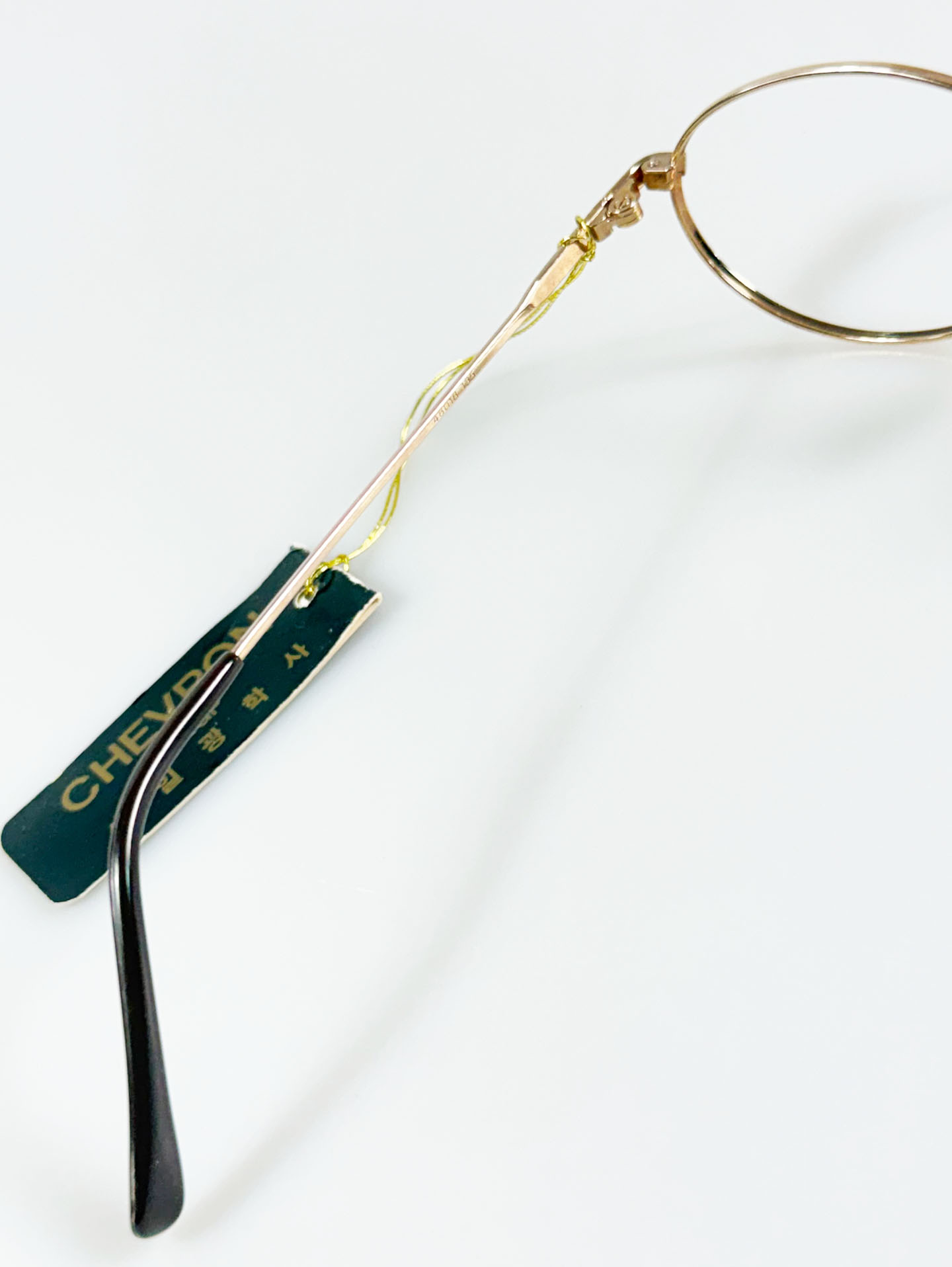 90's CHEVRON Gold Slim Oval Metal Frame Glasses