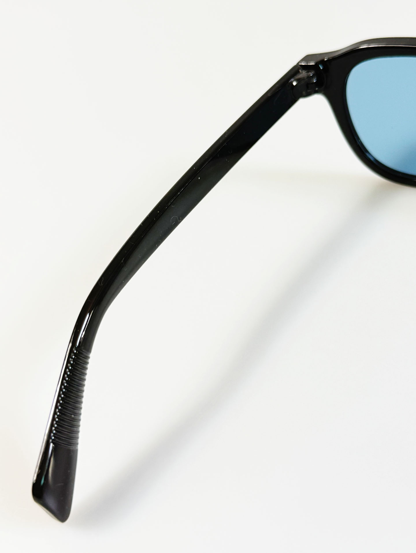 Glossy Black Oval Horn-Rim Tint Sunglasses