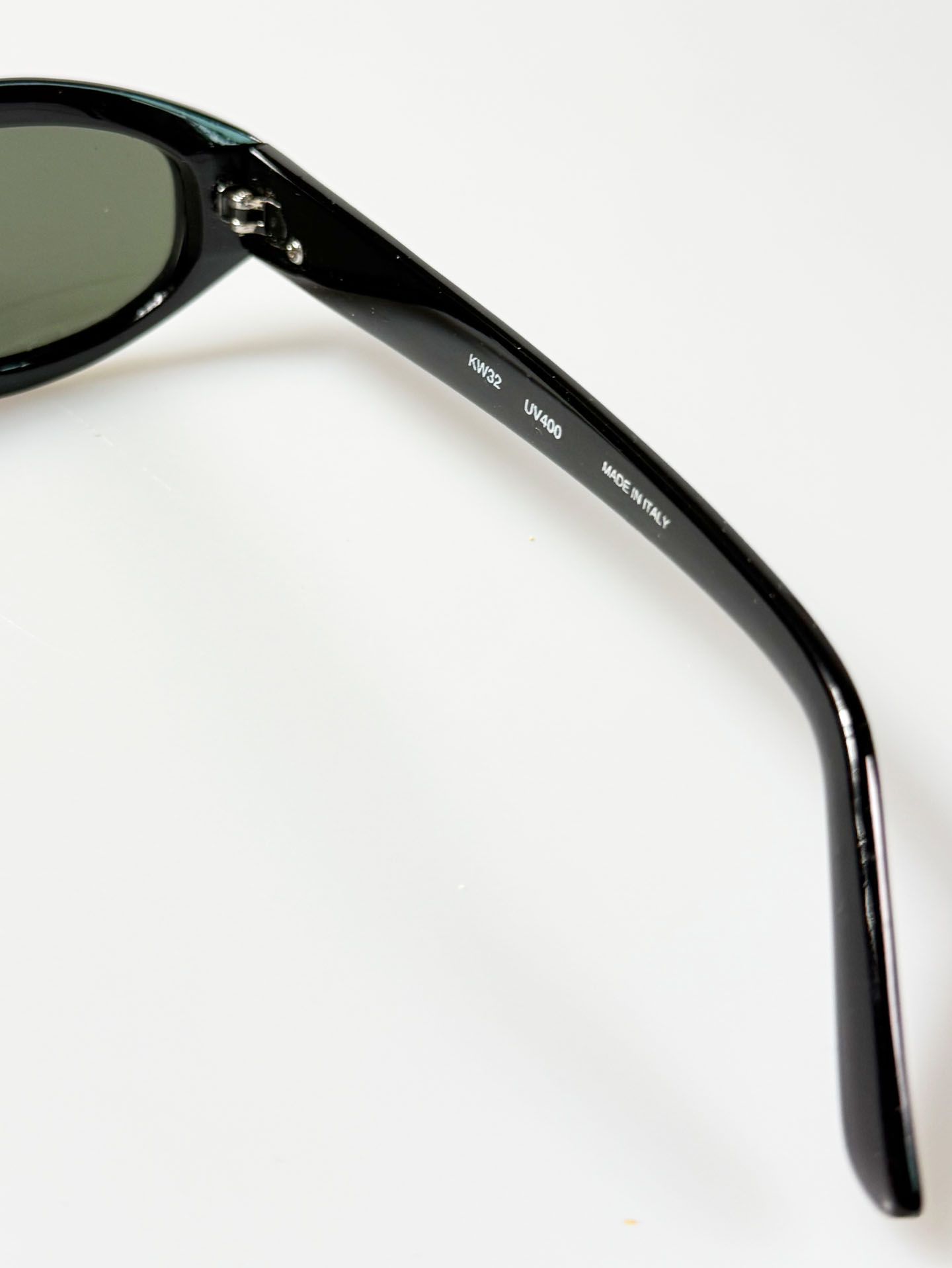 Black Bold Oval Frame Sunglasses