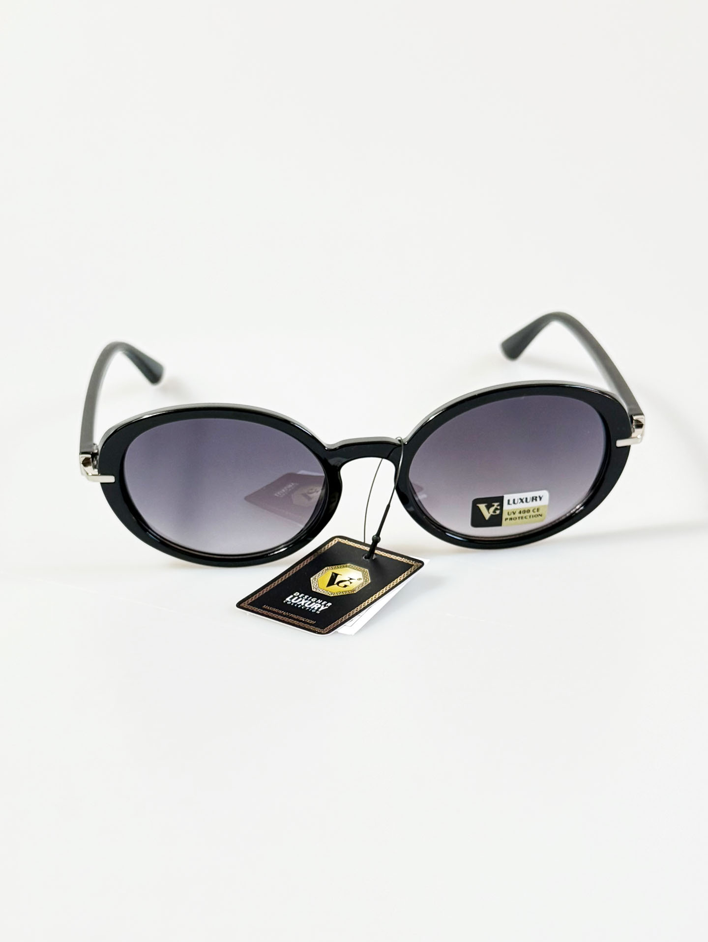 VG EYEWEAR Black Oversized Oval Frame Sunglasses
