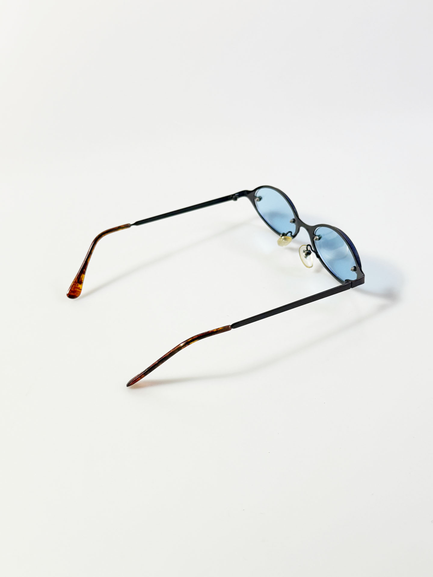 90's Slim Oval Metal Frame Tint Sunglasses