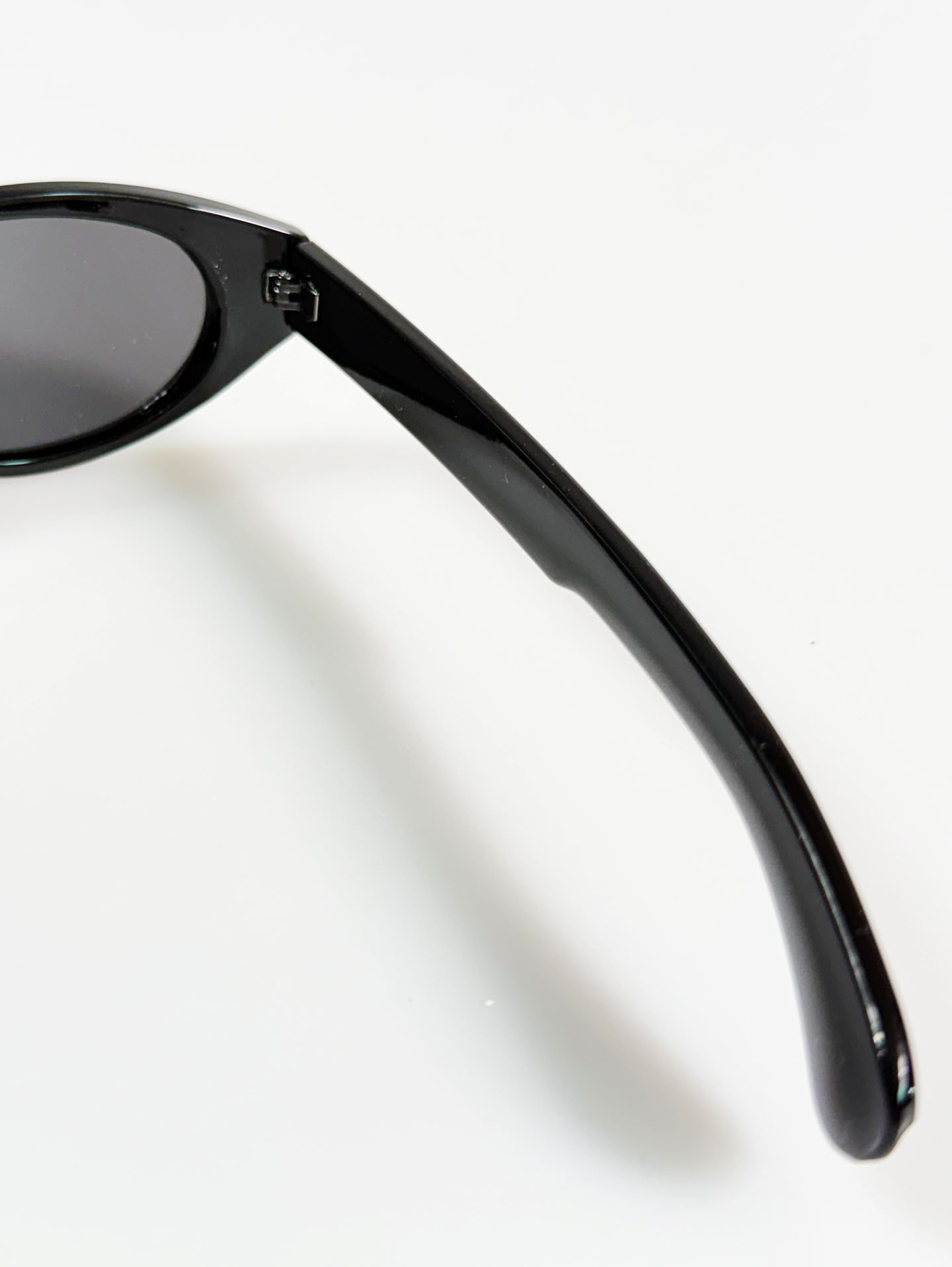 Black Bold Oval Frame Sunglasses