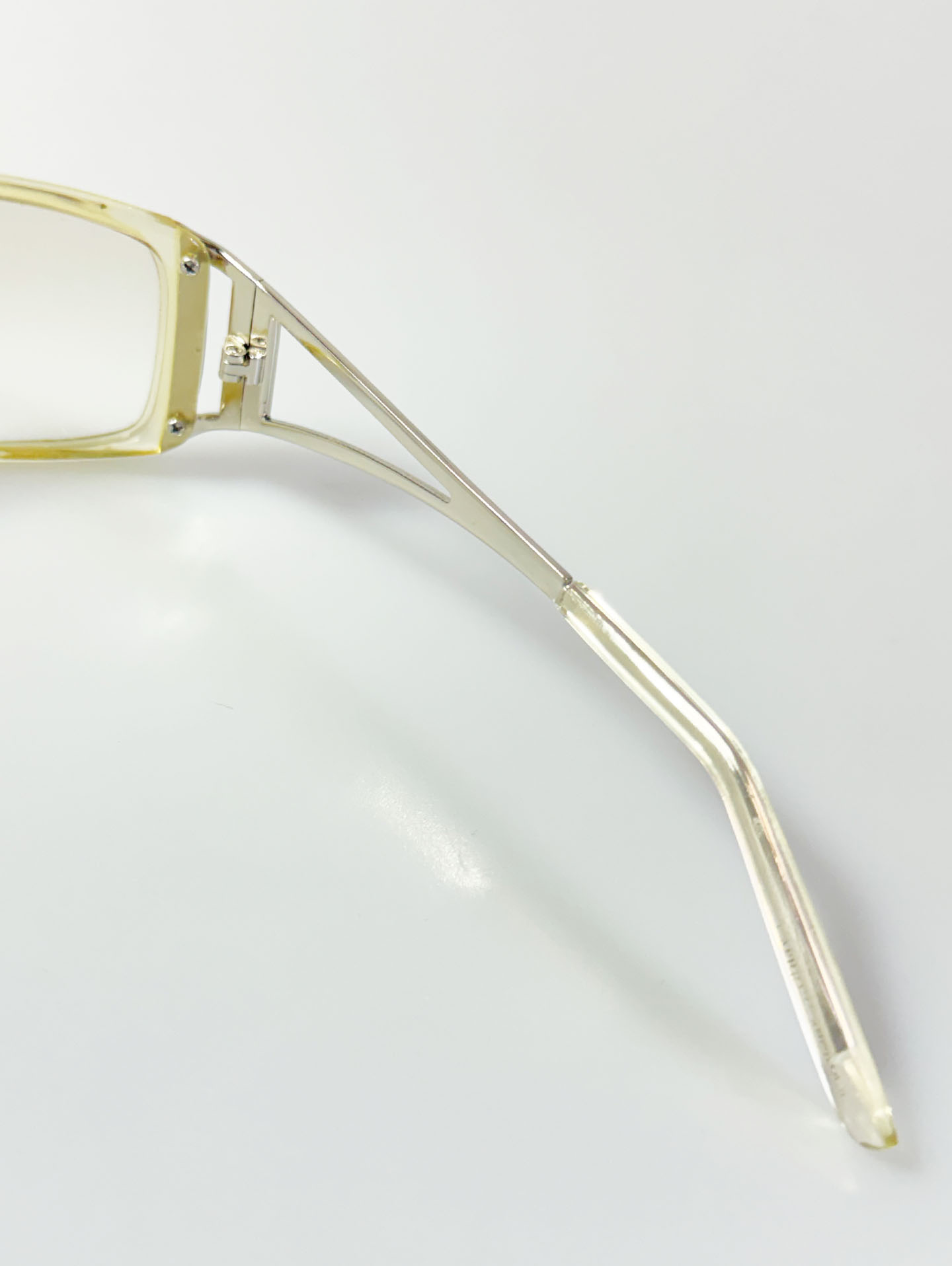 CAPRIO Translucent Bold Square Tinted Sunglasses
