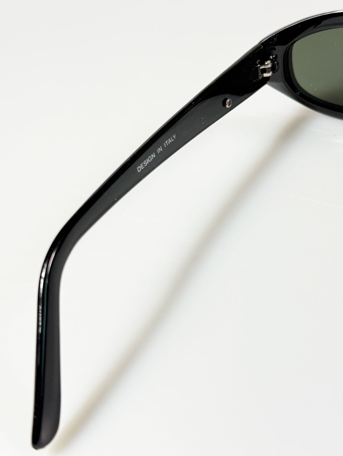 Black Bold Oval Frame Sunglasses