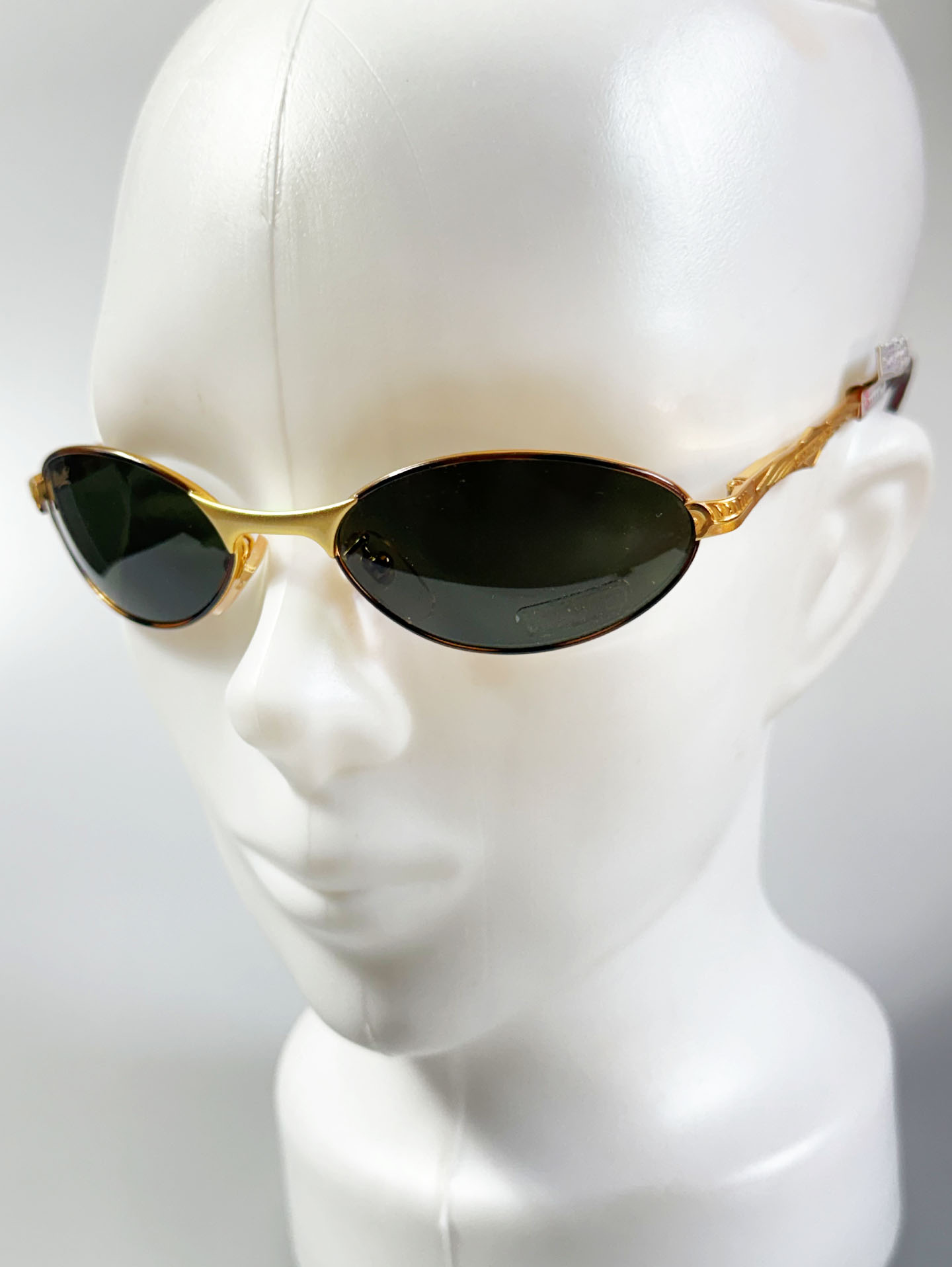 90's UNLIMITED Gold Slim Oval Metal Frame Sunglasses