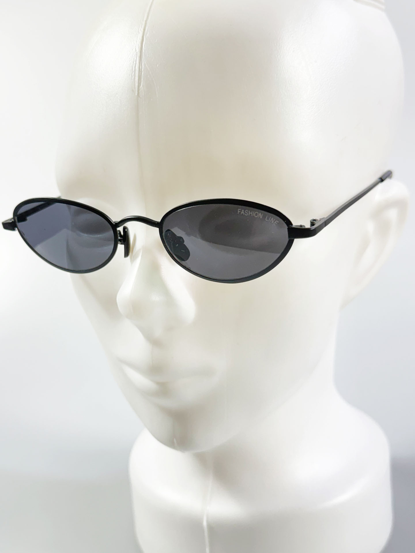 90's FASHION LINE Matte Black Slim Oval Metal Sunglasses