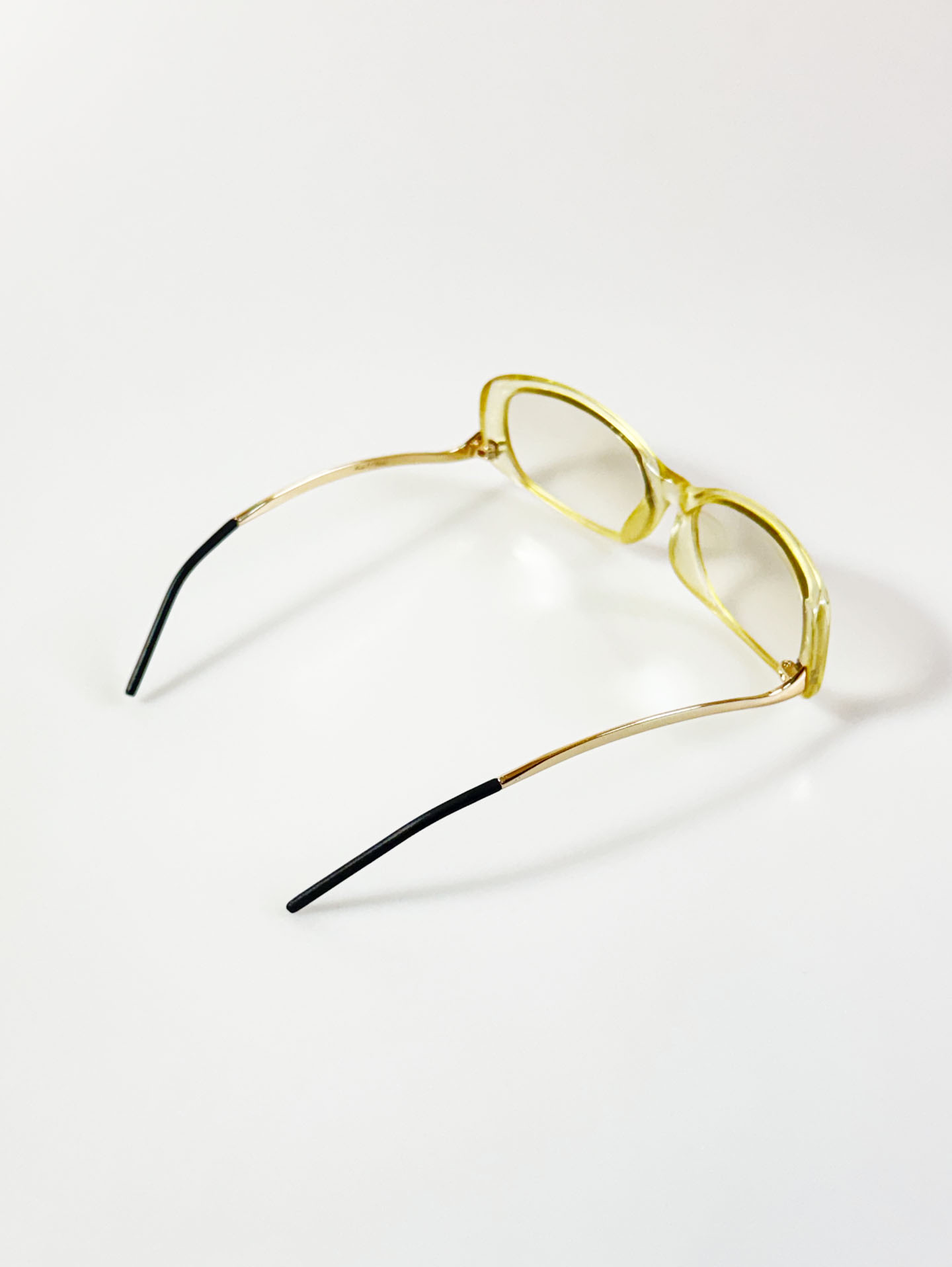 CAPRIO Translucent Bold Square Sunglasses