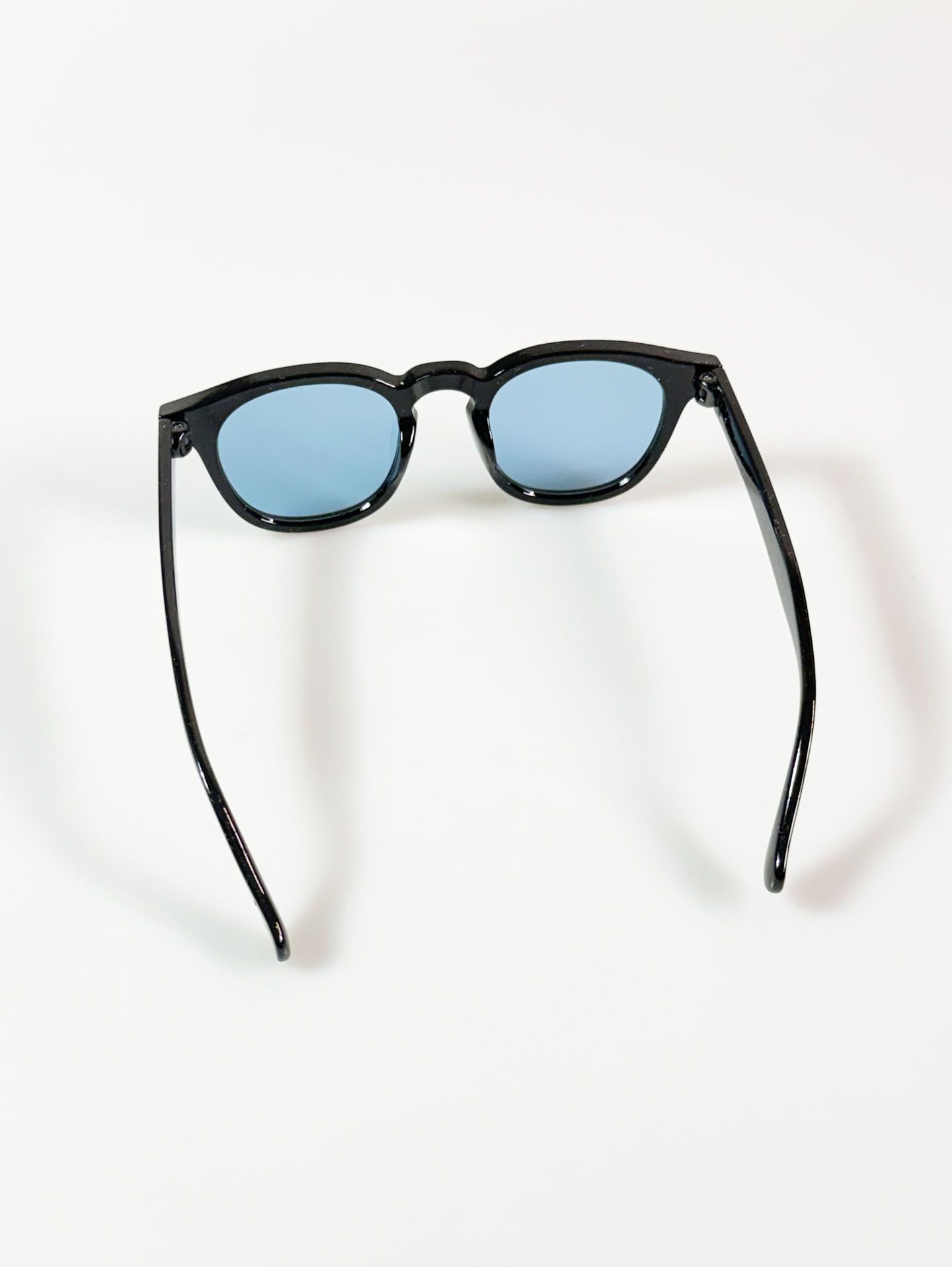 Bold Black Oval Frame Tinted Sunglasses
