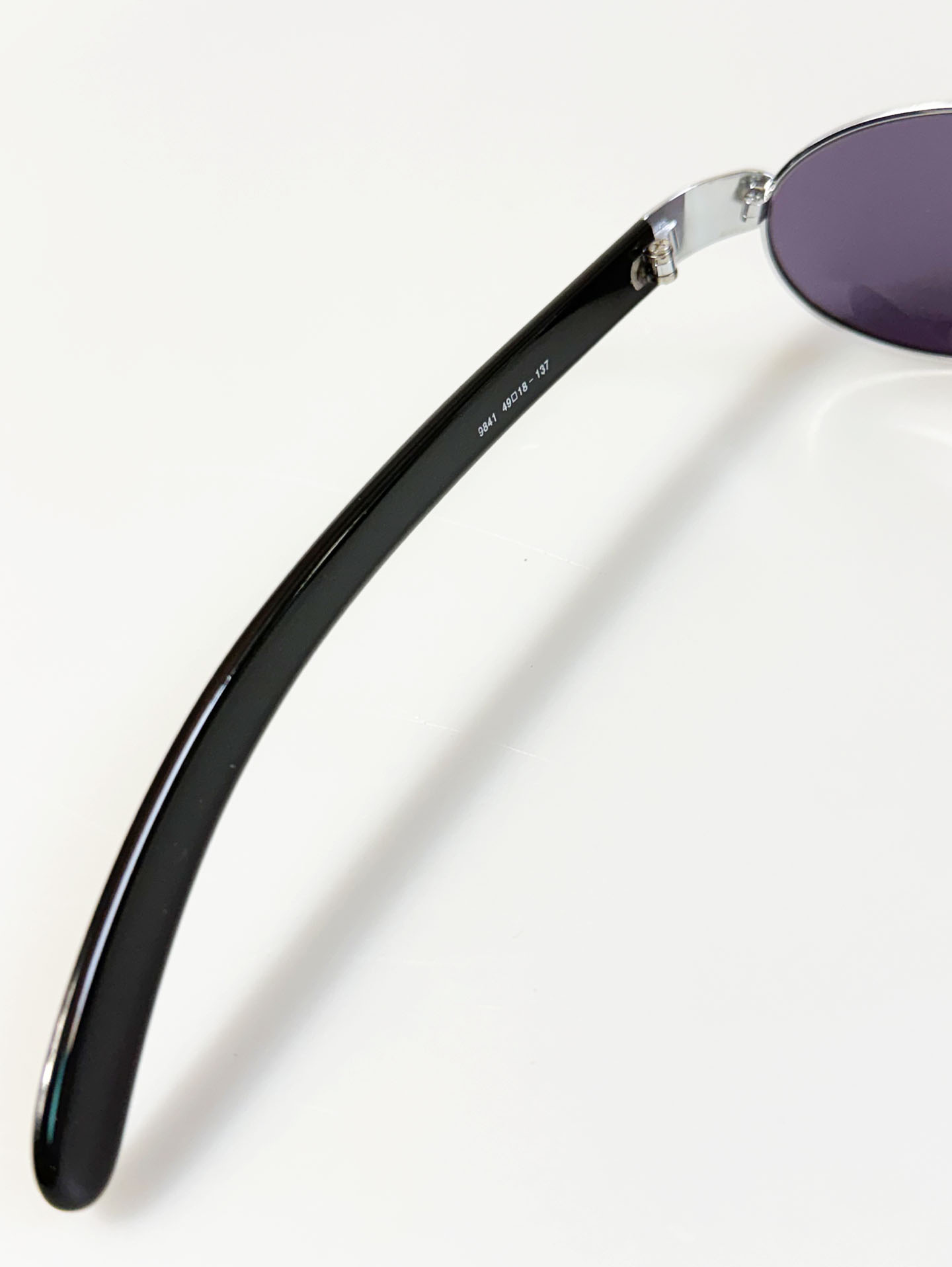 90's PLUS Silver Oval Metal Frame Tint Sunglasses