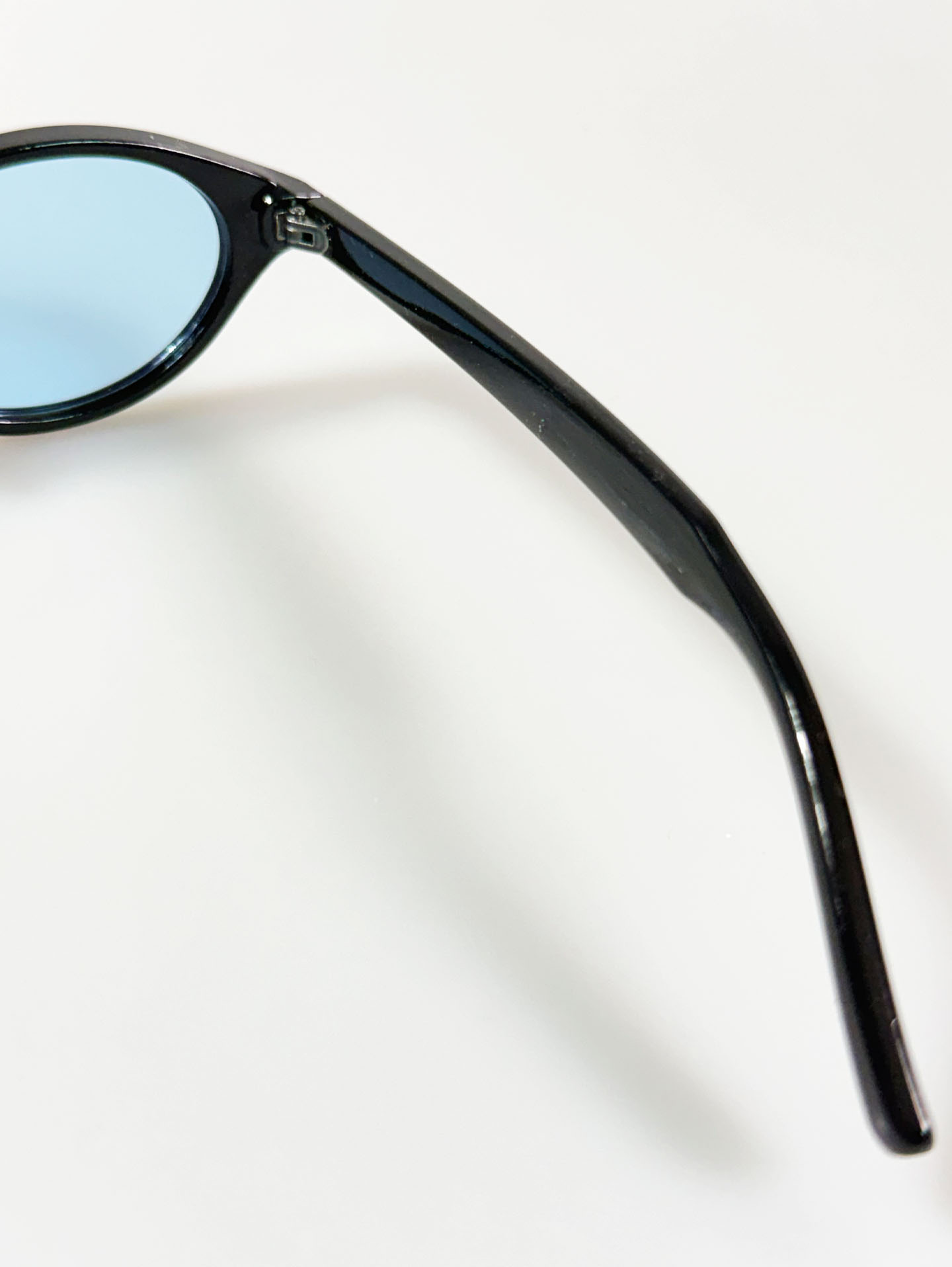 Black Oval Bold Frame Blue Tint Sunglasses