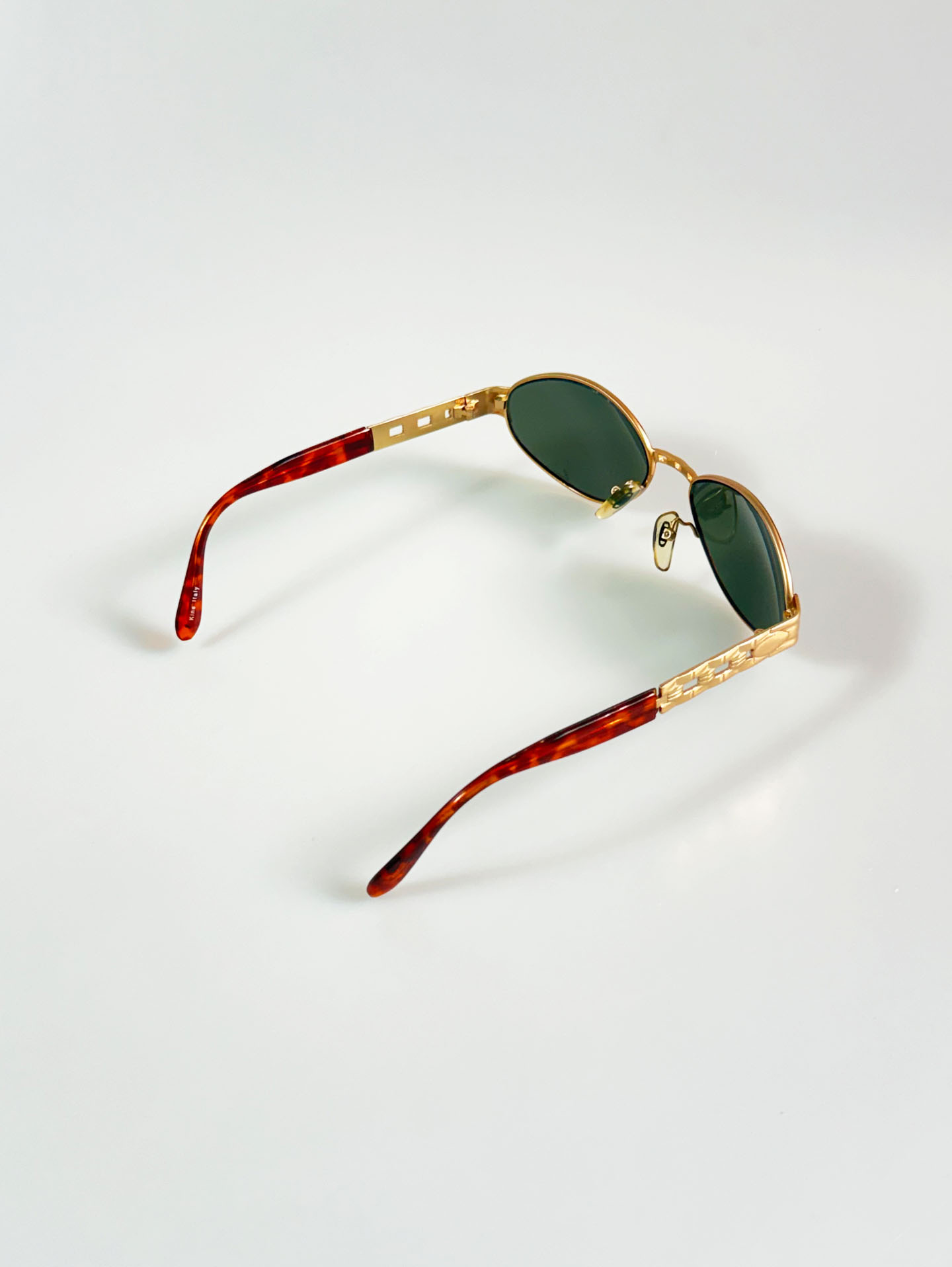 KINE Oval Gold Metal Frame Sunglasses