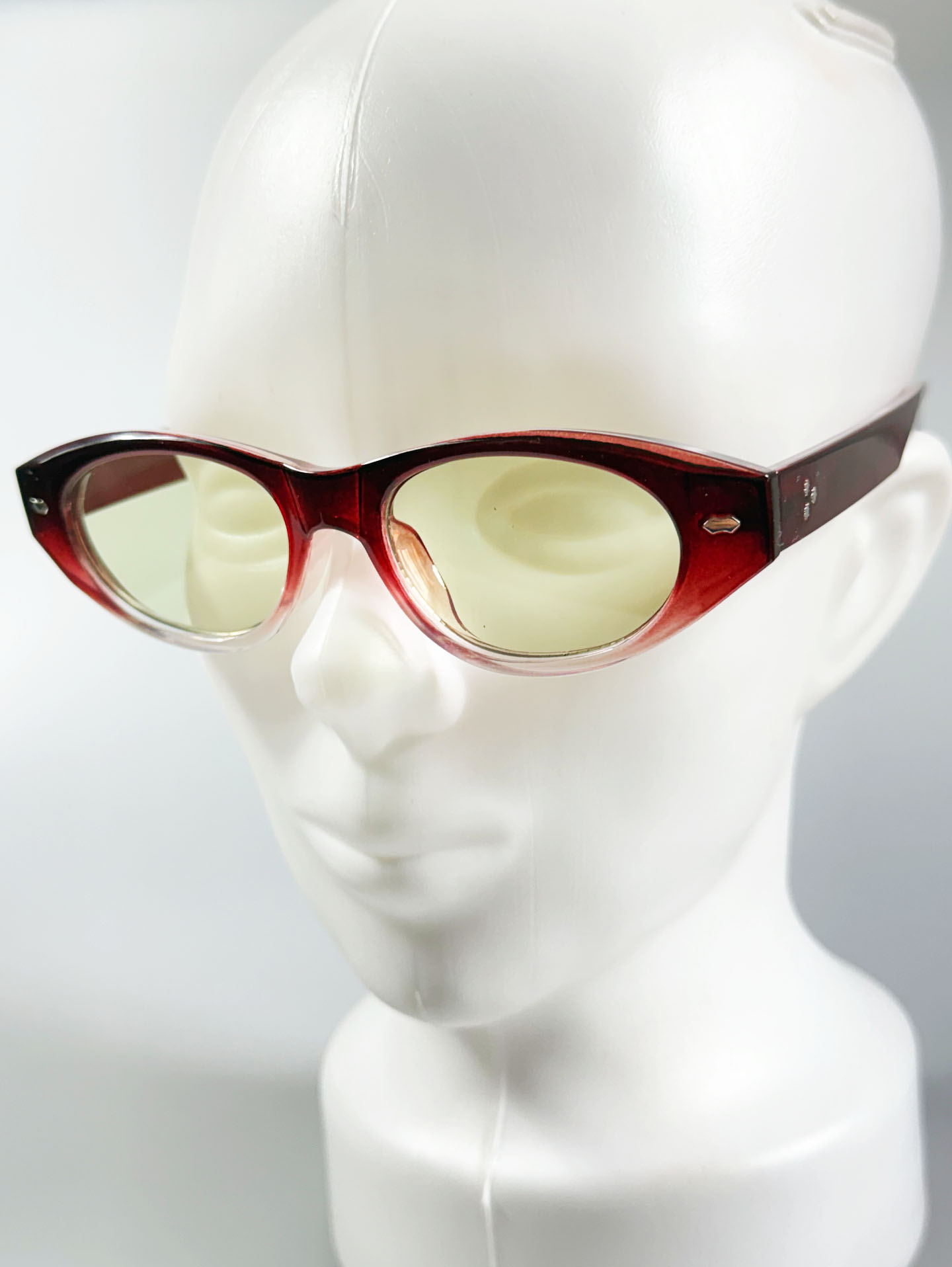 Burgundy Gradient Bold Oval Frame Tint Sunglasses