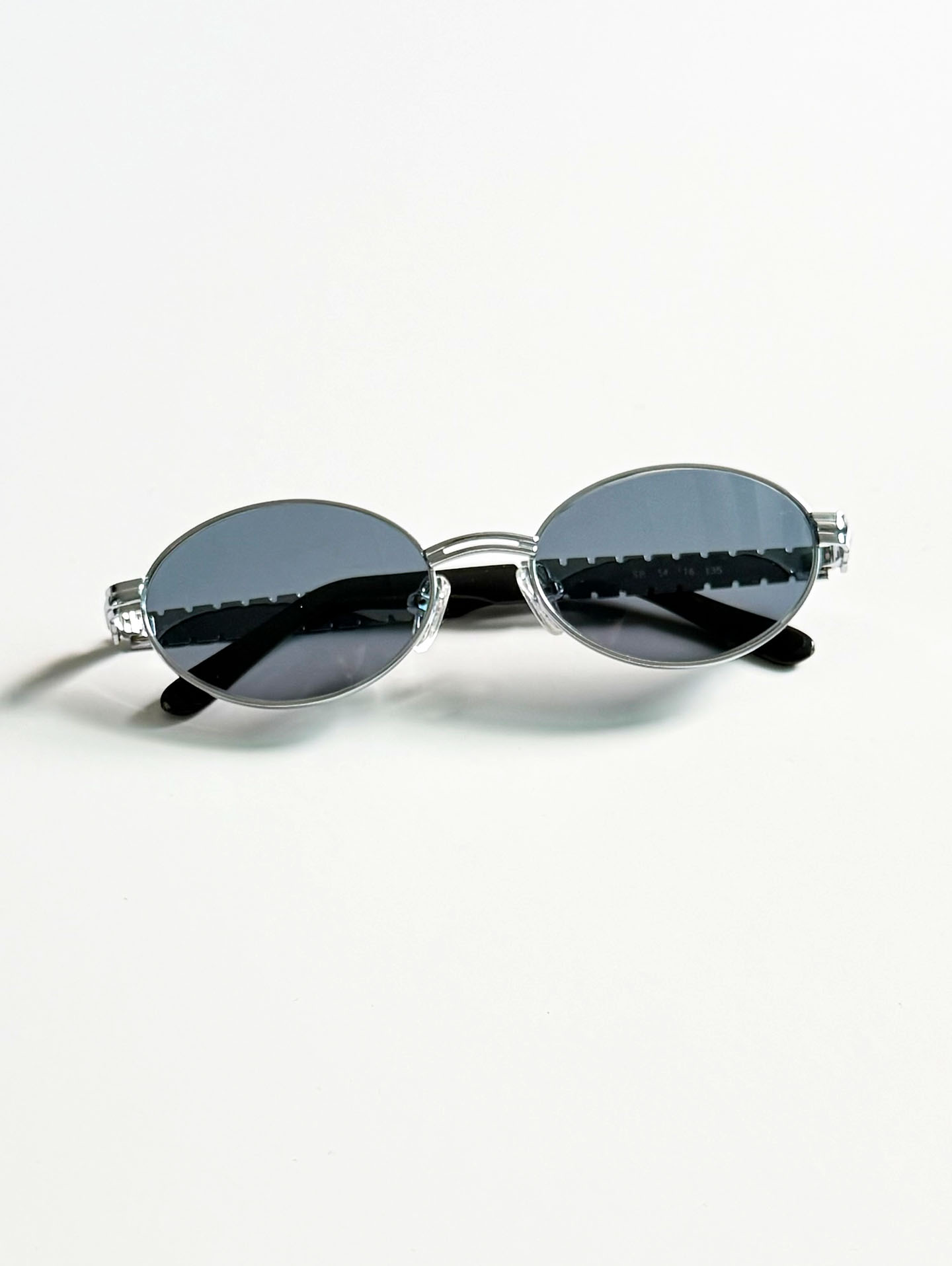 90's Silver Slim Oval Metal Sunglasses