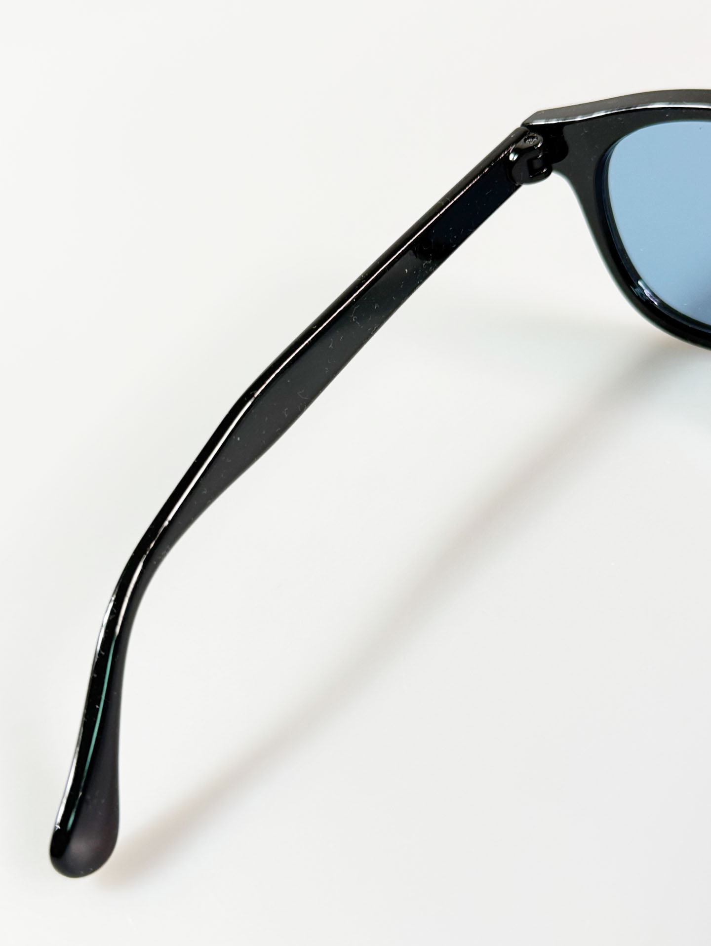 Bold Black Oval Frame Tinted Sunglasses