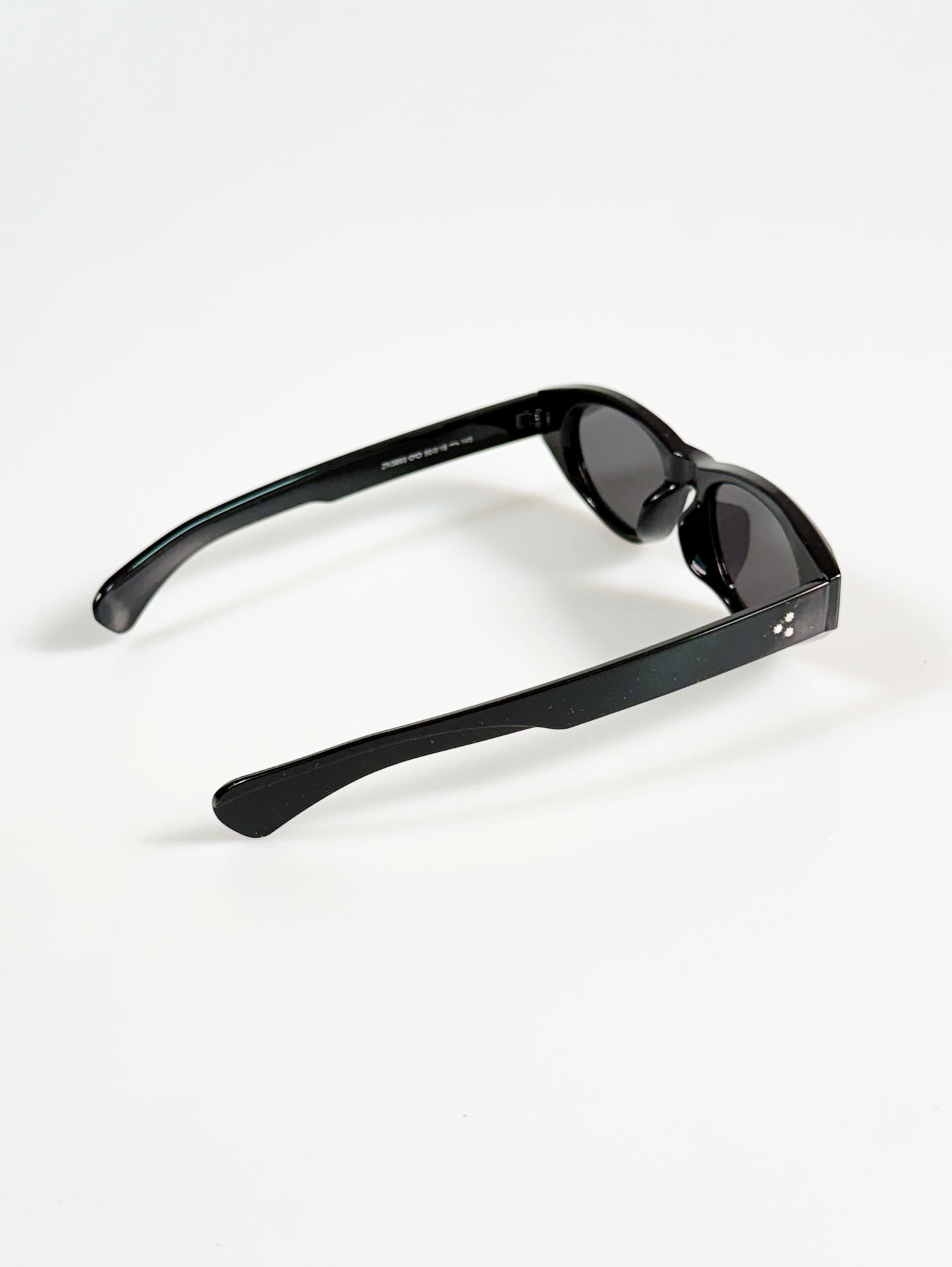 Black Bold Oval Frame Sunglasses