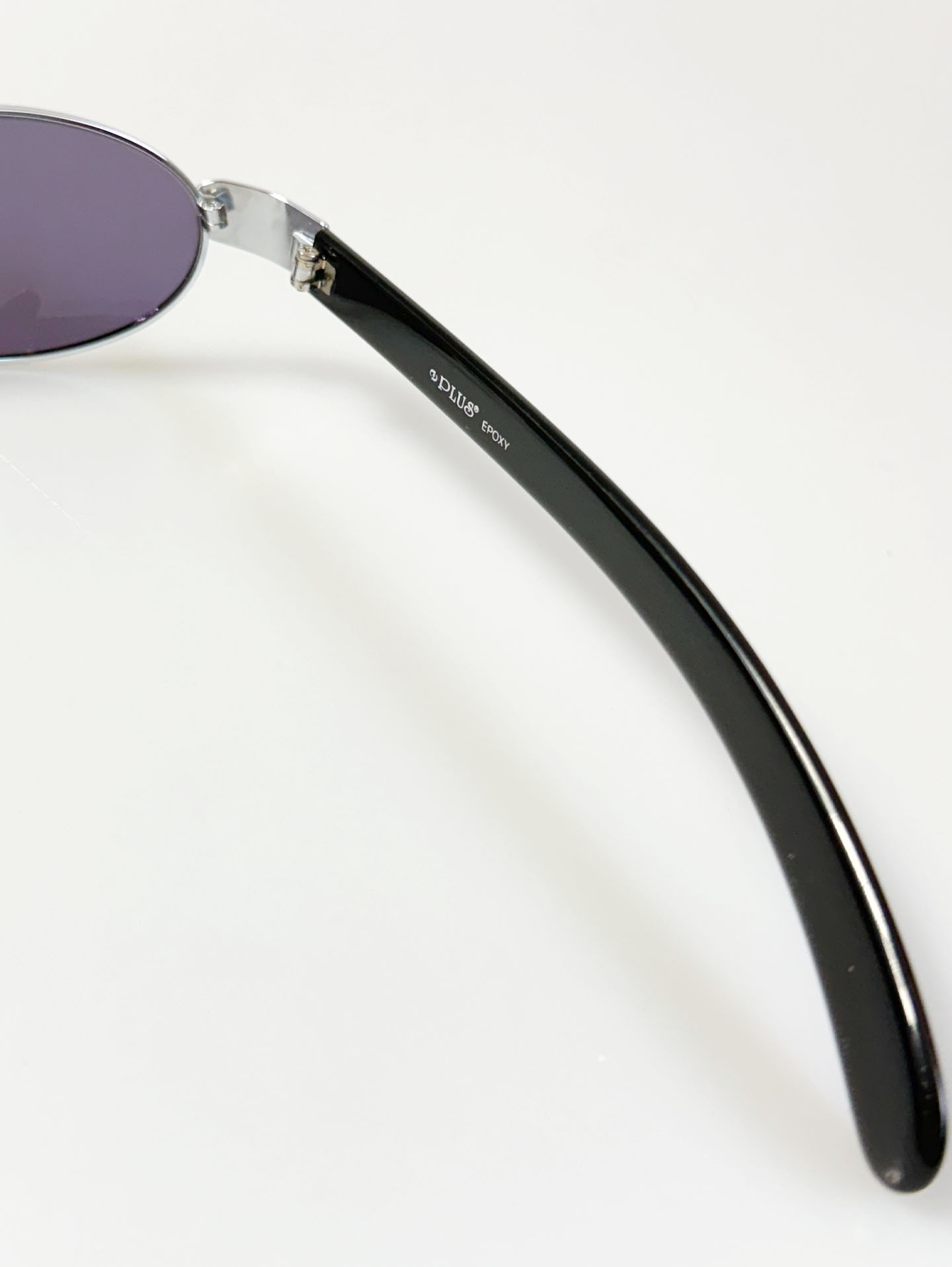 90's PLUS Silver Oval Metal Frame Tint Sunglasses