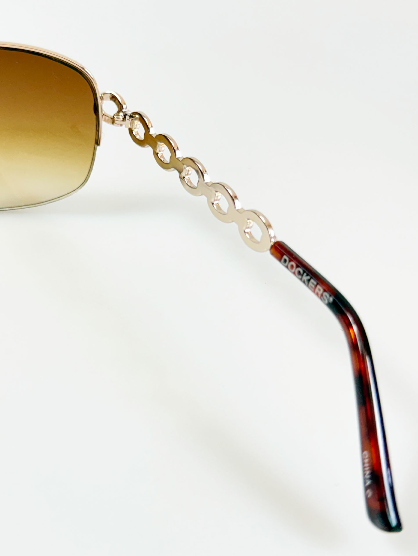 DOCKERS Gold Metal Oval Chain-Temple Tint Sunglasses