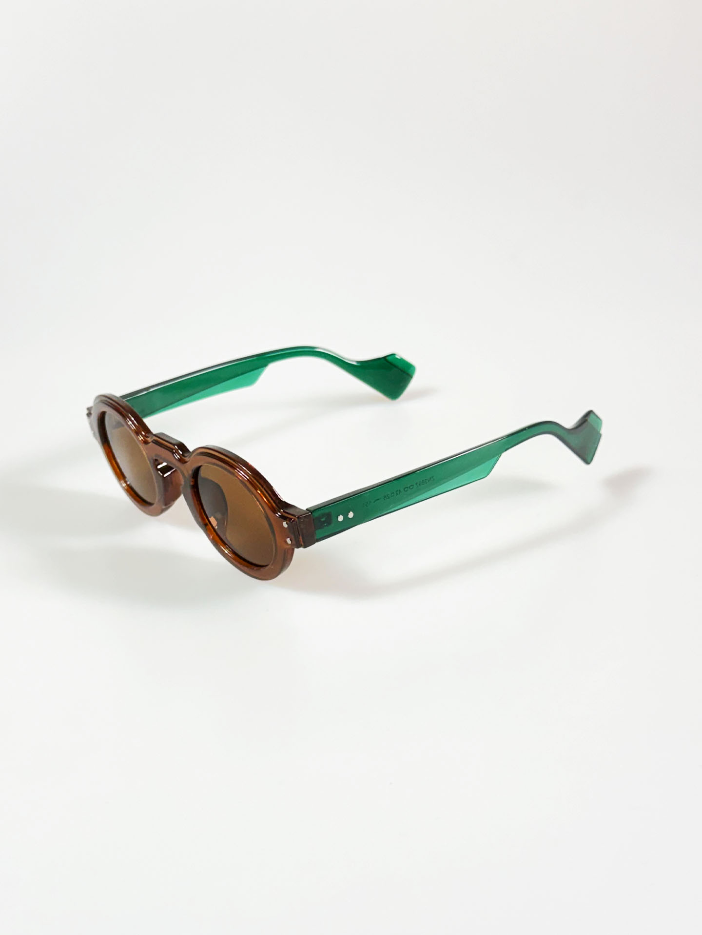 Amber & Green Two-Tone Bold Round Keyhole Bridge Frame Sunglasses