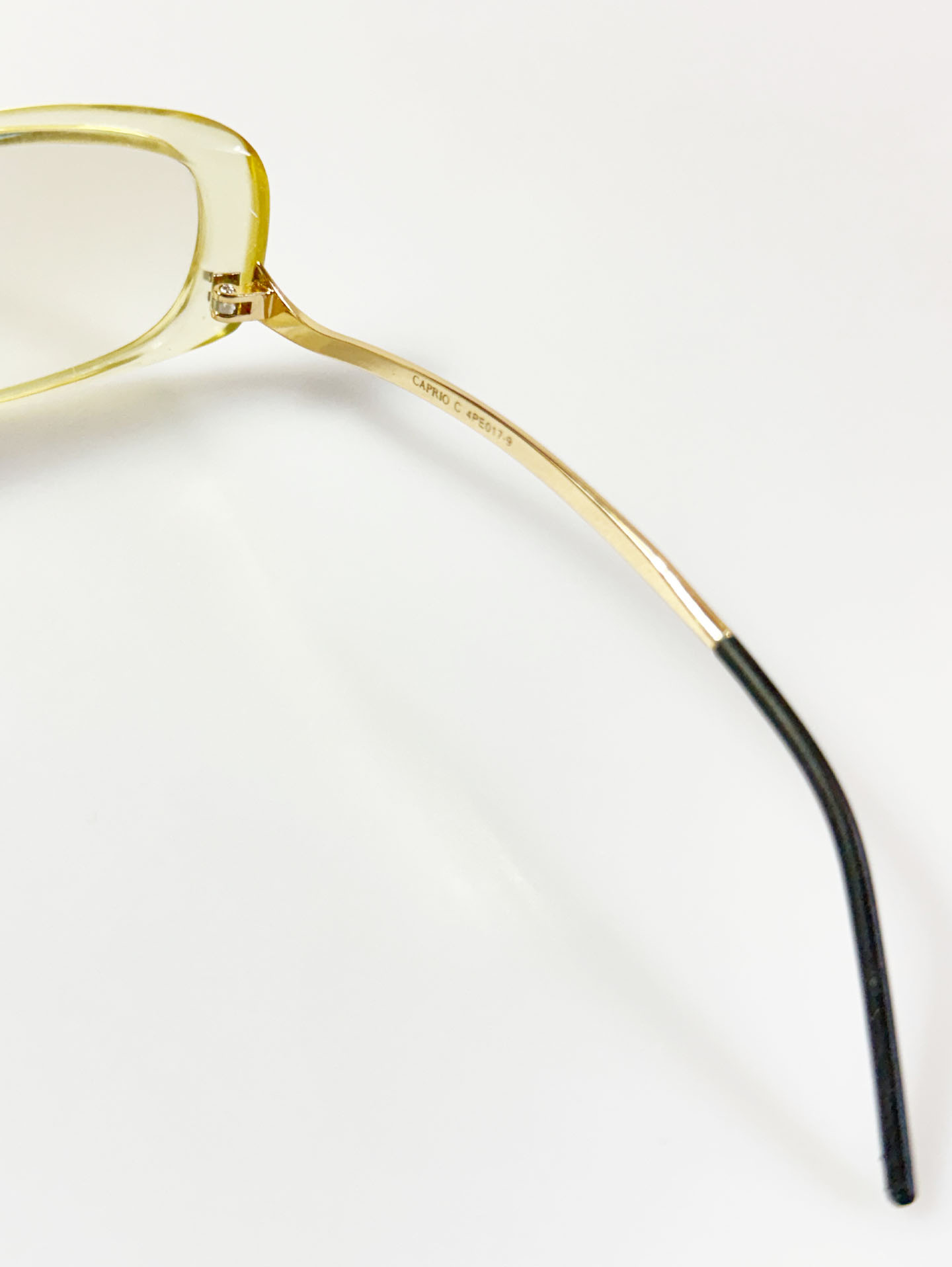 CAPRIO Translucent Bold Square Sunglasses