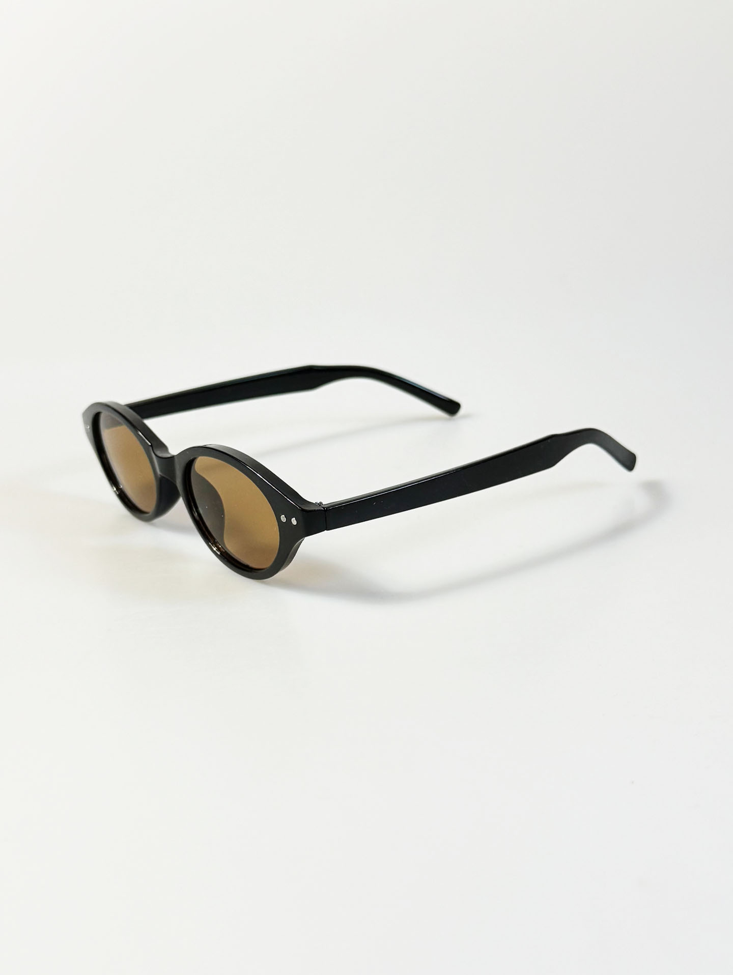 Black Bold Oval Frame Tint Sunglasses