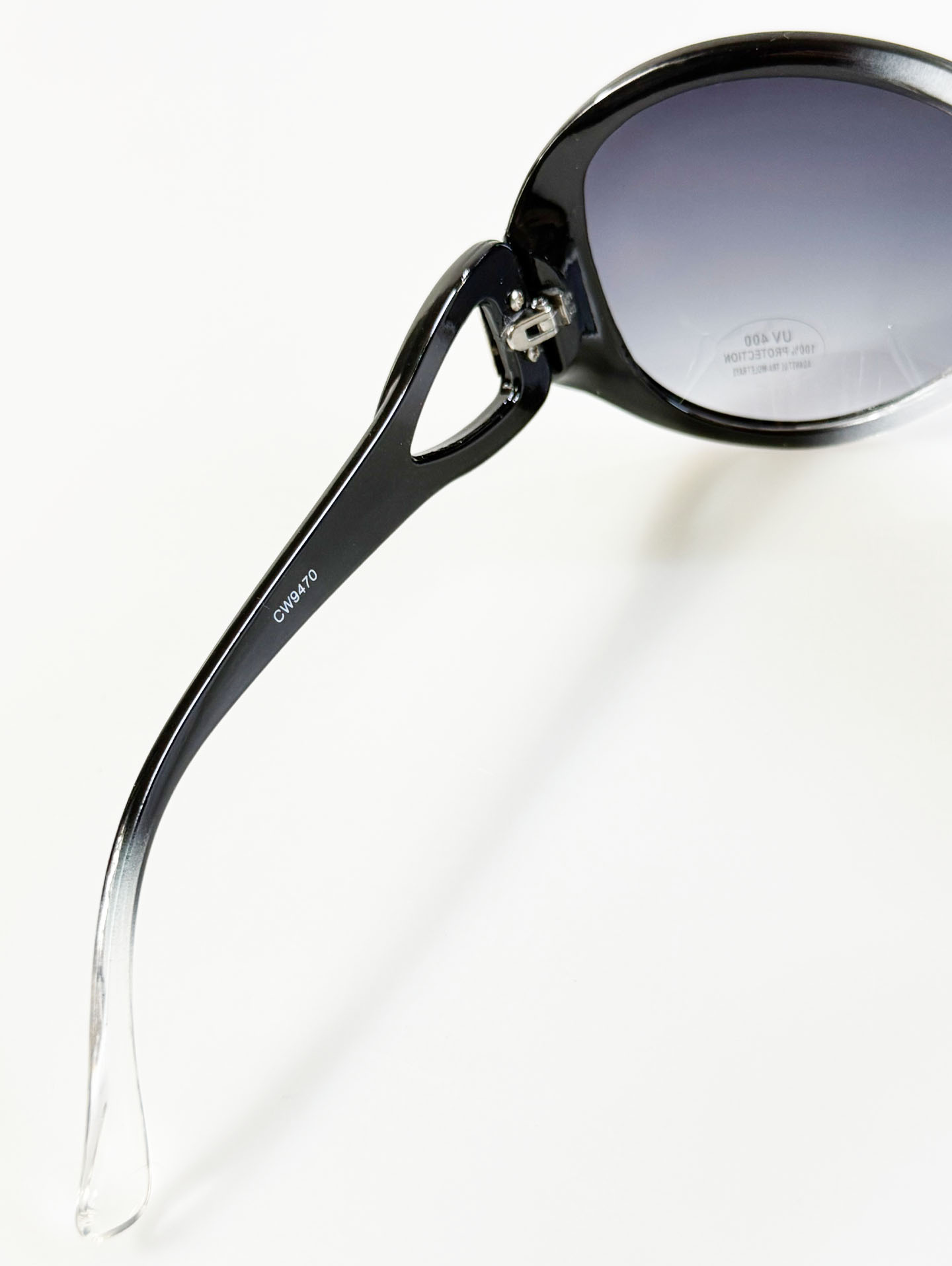 Oversized Bold Oval Two-Tone Sunglasses
