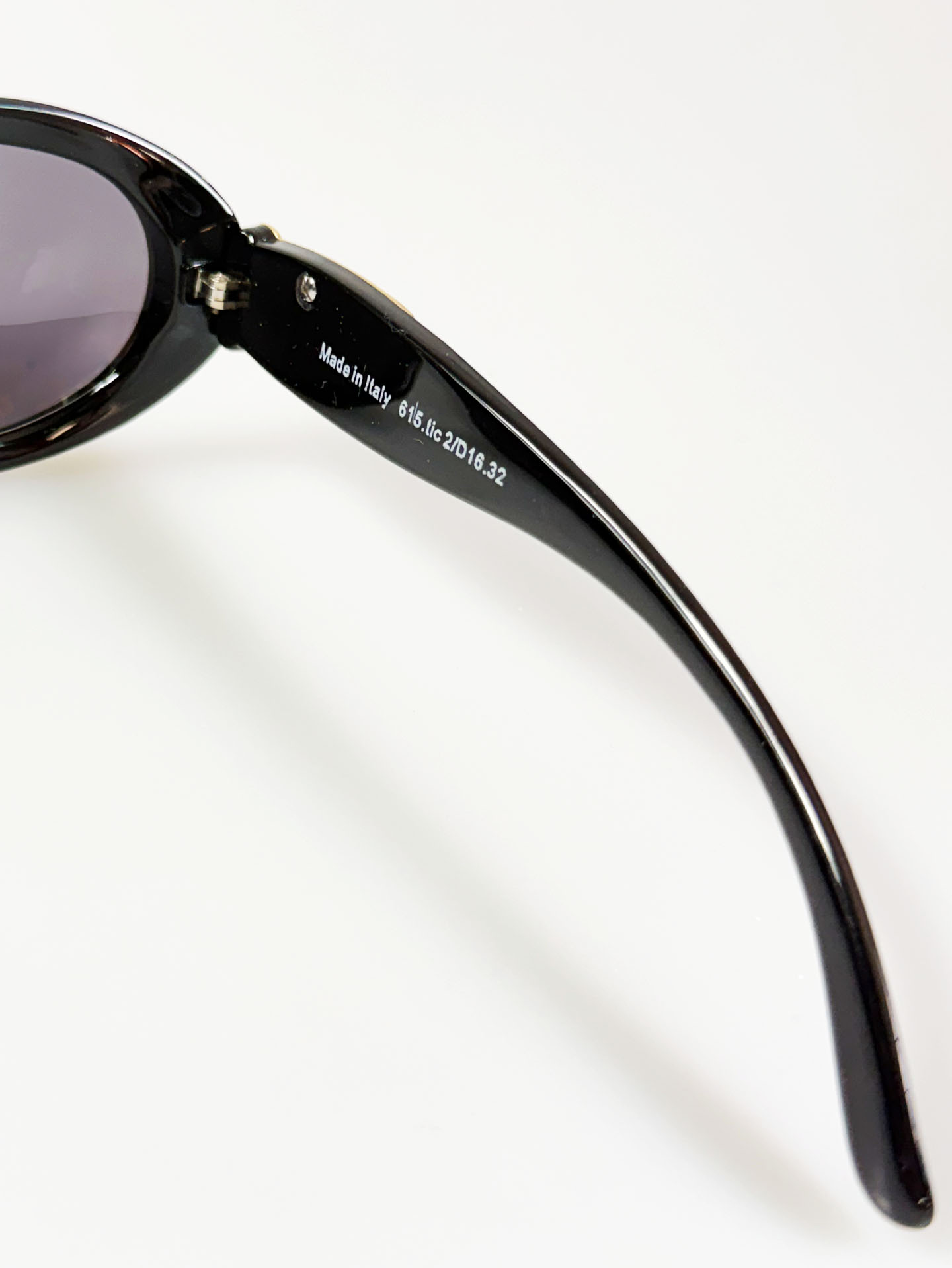 90's Italy Black & Purple Bold Oval Frame Sunglasses