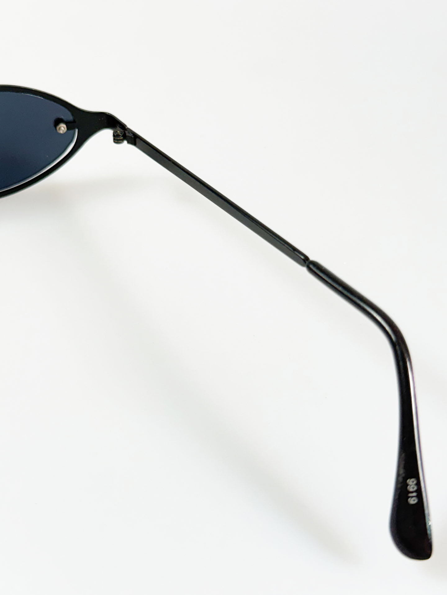 90's Black Slim Oval Metal Frame Sunglasses