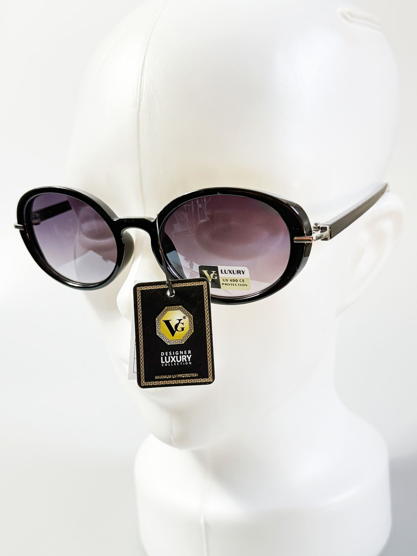 VG EYEWEAR Black Oversized Oval Frame Sunglasses