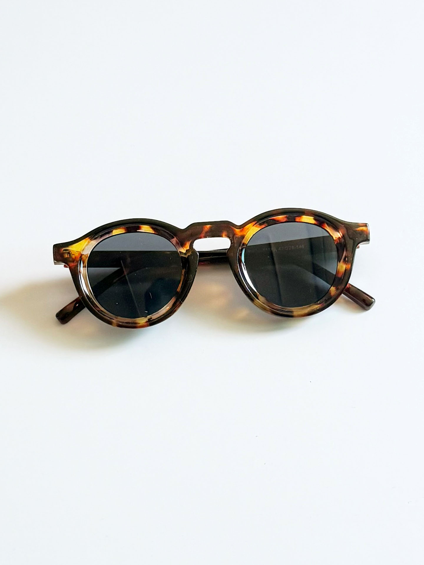 Classic Round Tortoiseshell Frame Sunglasses