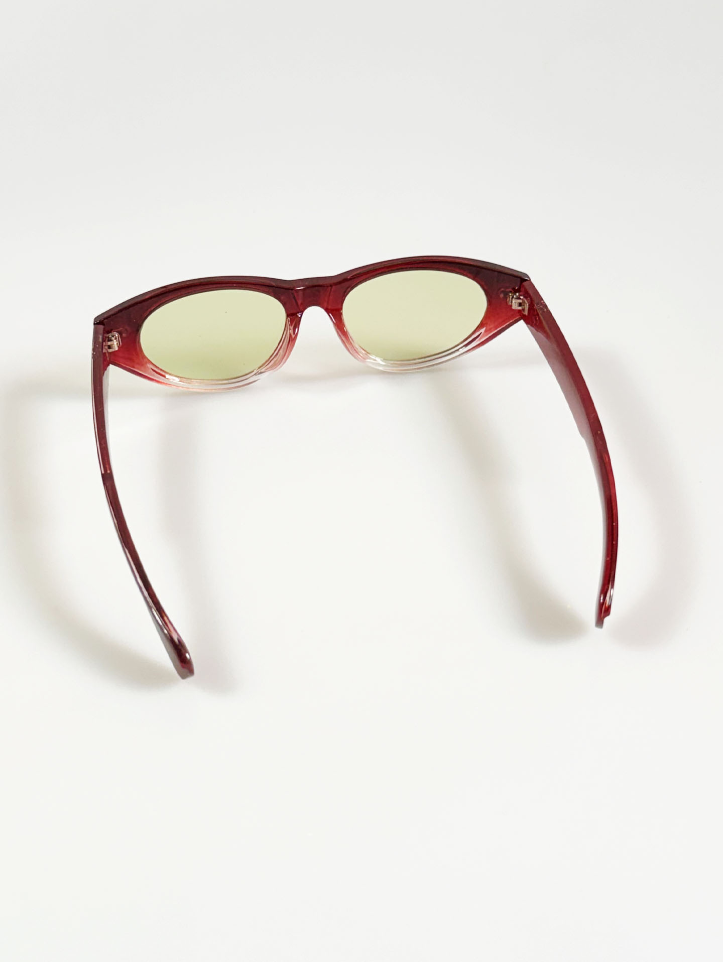 Burgundy Gradient Bold Oval Frame Tint Sunglasses