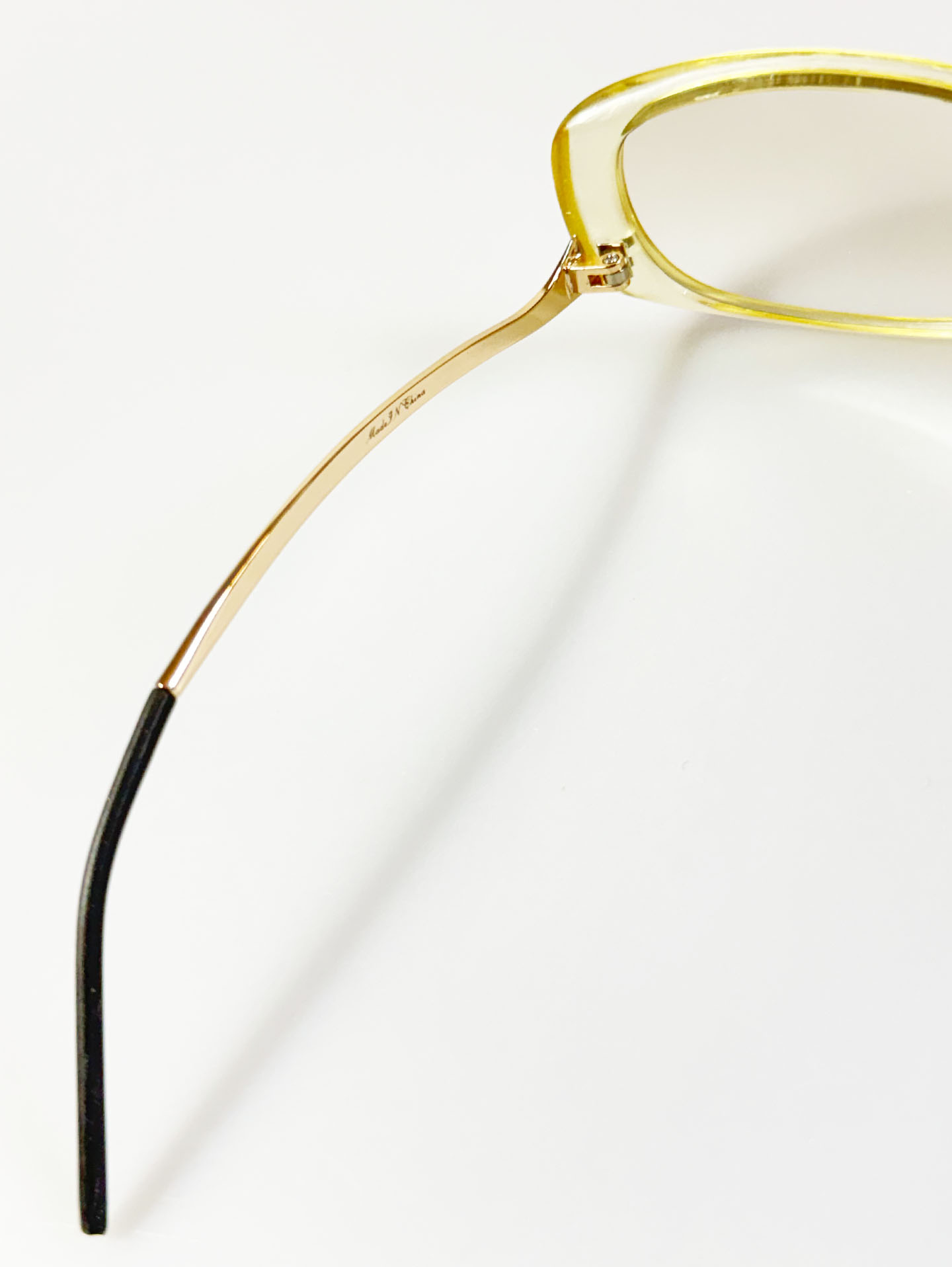 CAPRIO Translucent Bold Square Sunglasses