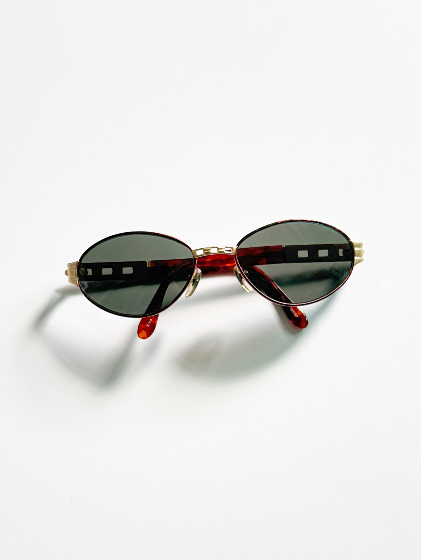 KINE Oval Gold Metal Frame Sunglasses