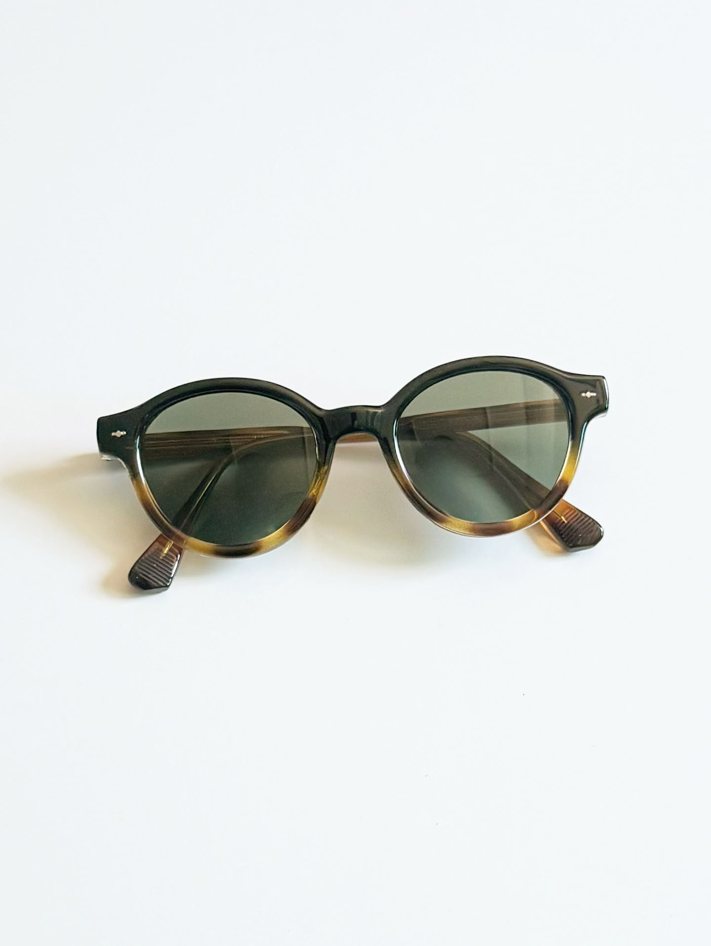 Classic Round Two-Tone Tortoiseshell Frame Sunglasses