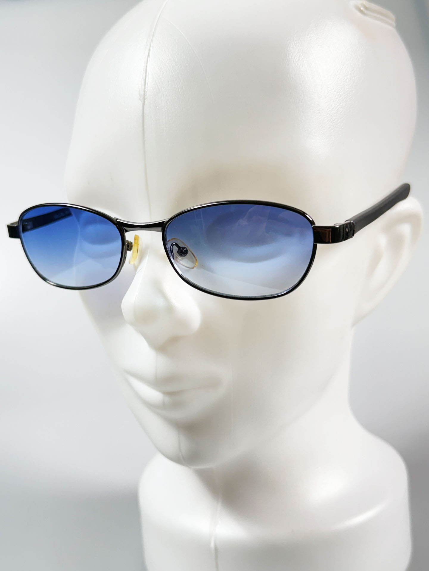 90's VALENTINO RUDY Gunmetal Slim Oval Tint Sunglasses
