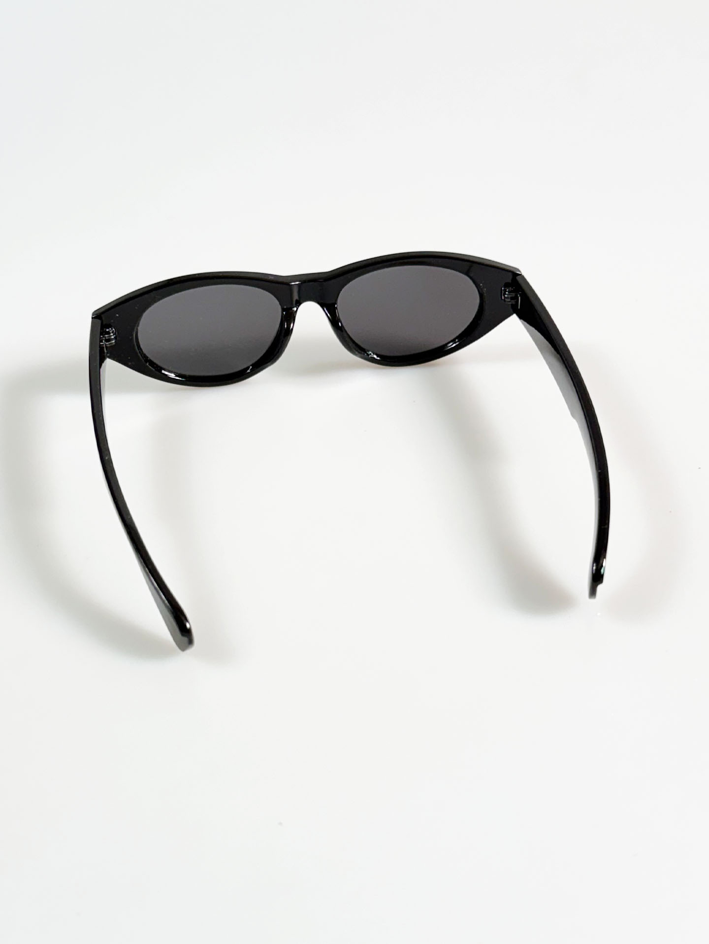 Black Bold Oval Frame Sunglasses