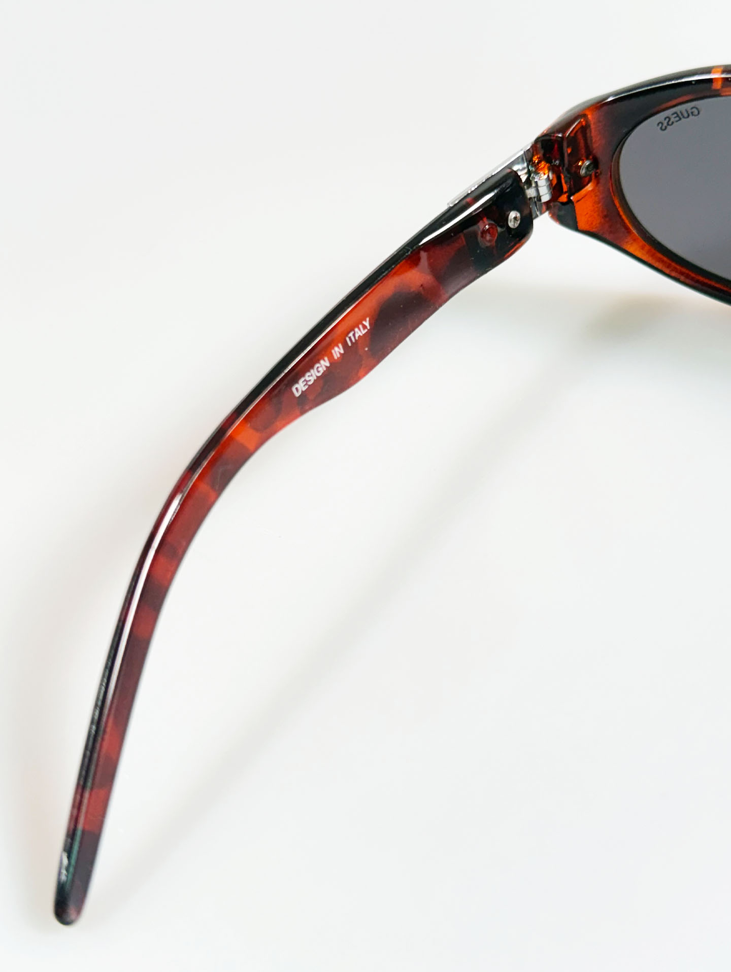 GUESS Tortoiseshell Bold Oval Frame Sunglasses