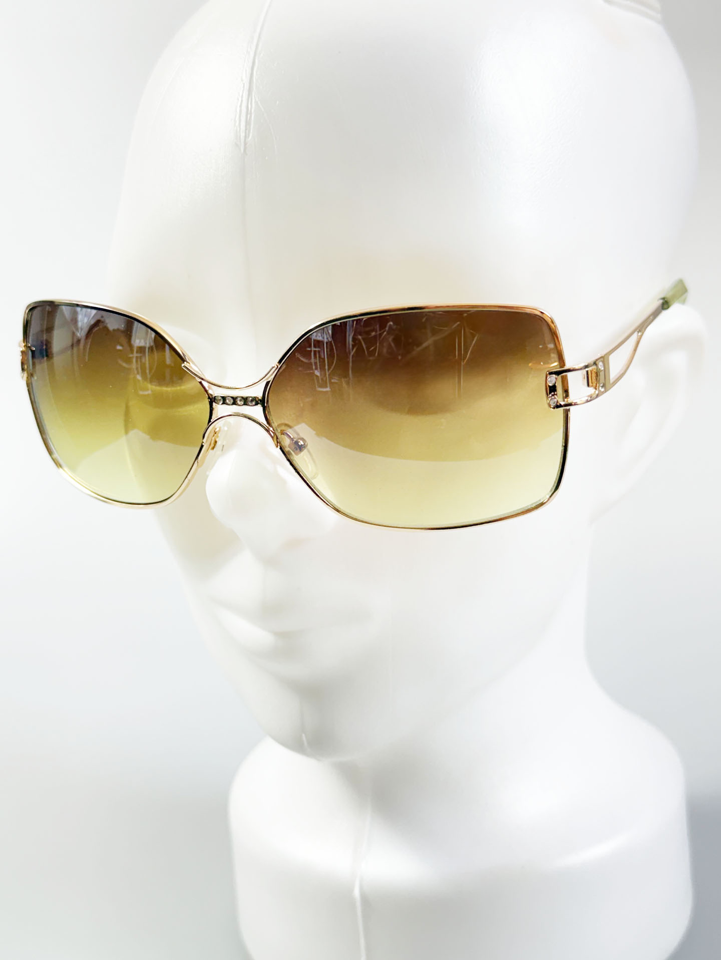 SORVINO Gold Oversized Butterfly Metal Frame Gradient Tint Sunglasses