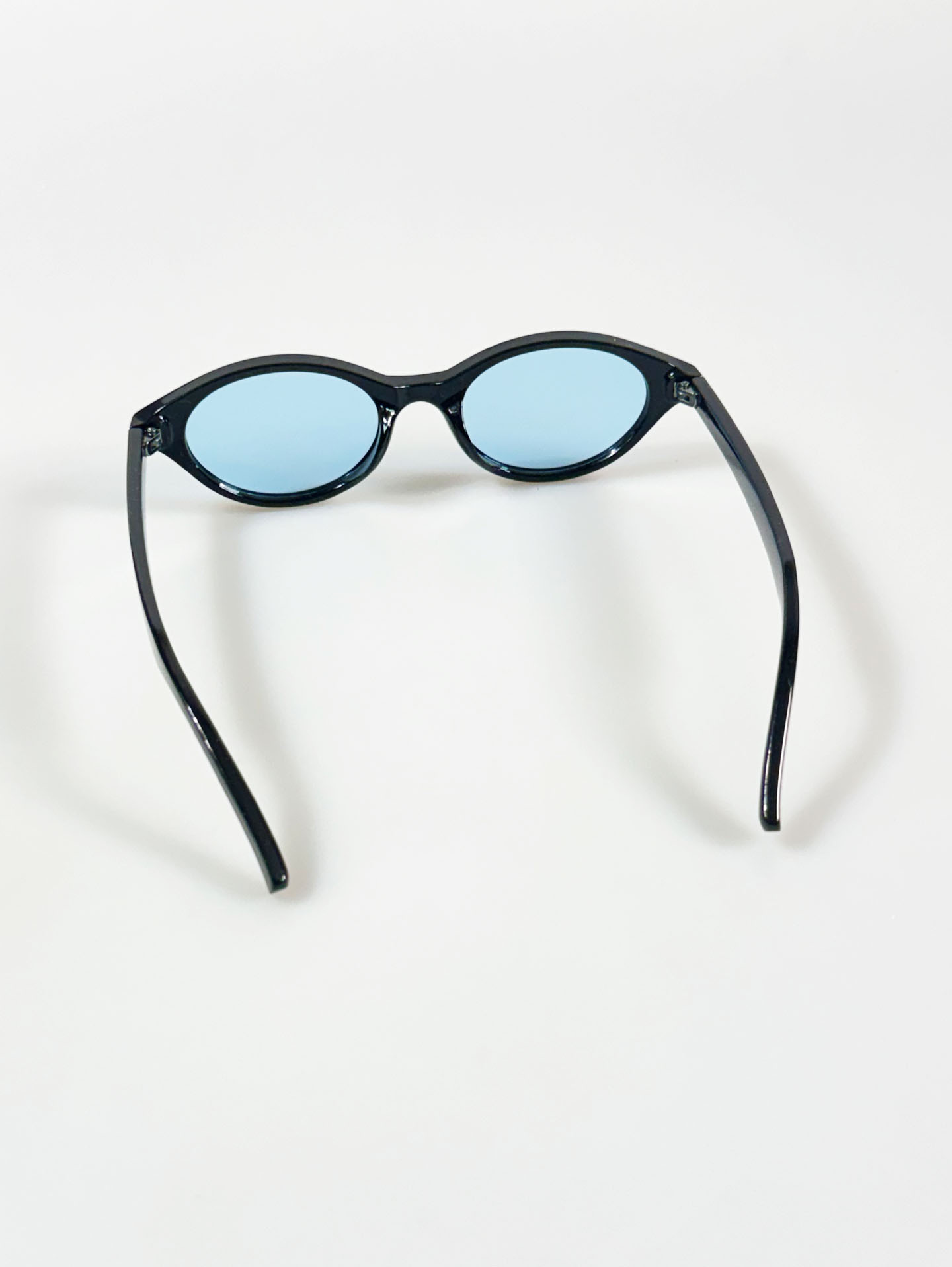 Black Oval Bold Frame Blue Tint Sunglasses