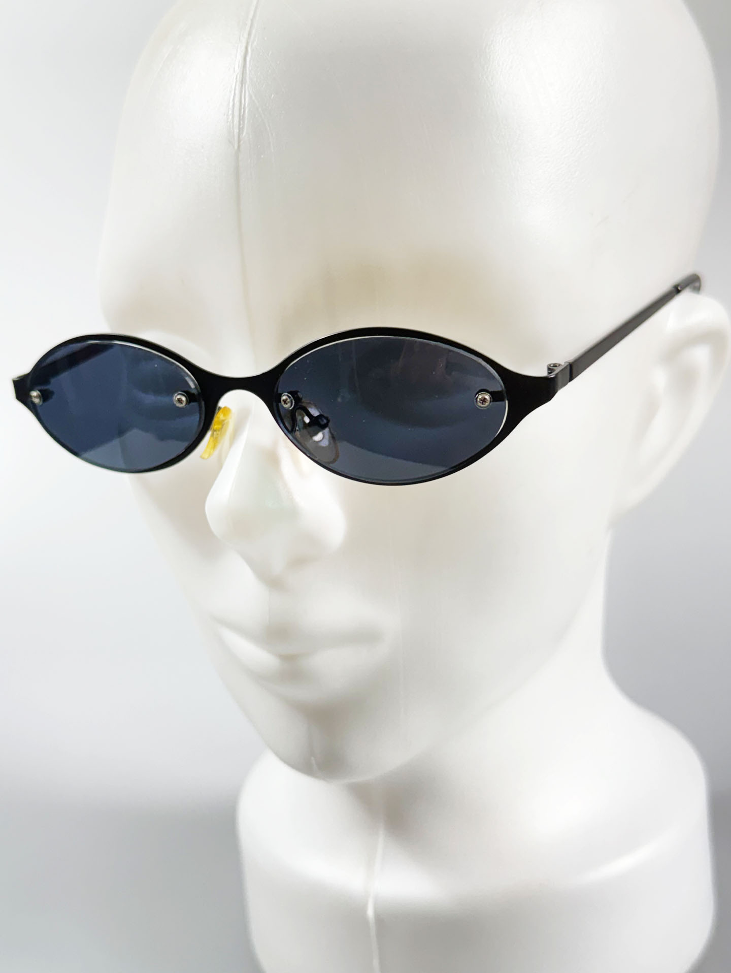 90's Black Slim Oval Metal Frame Sunglasses