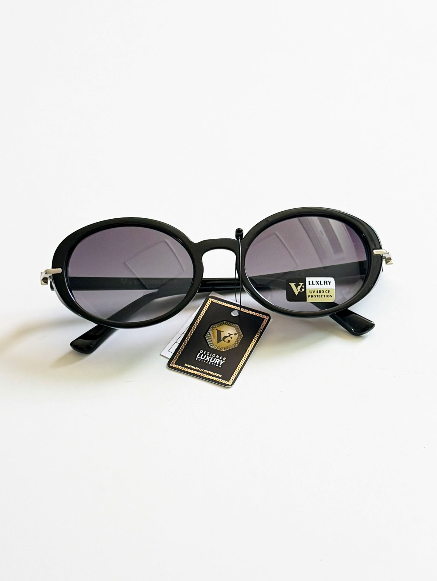 VG EYEWEAR Black Oversized Oval Frame Sunglasses