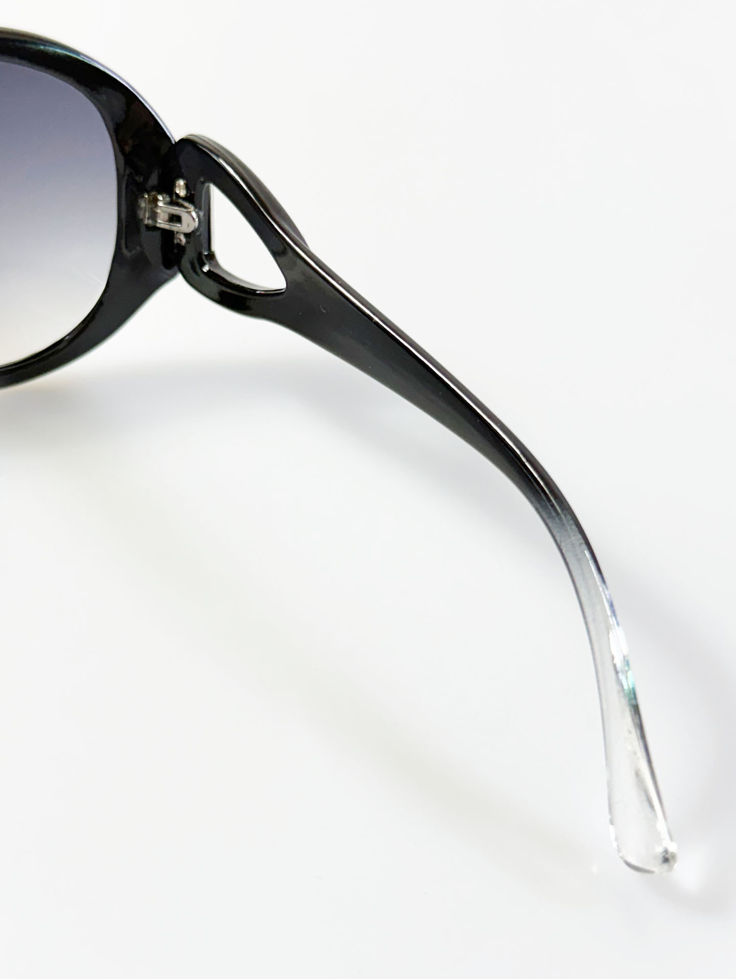 Oversized Bold Oval Two-Tone Sunglasses