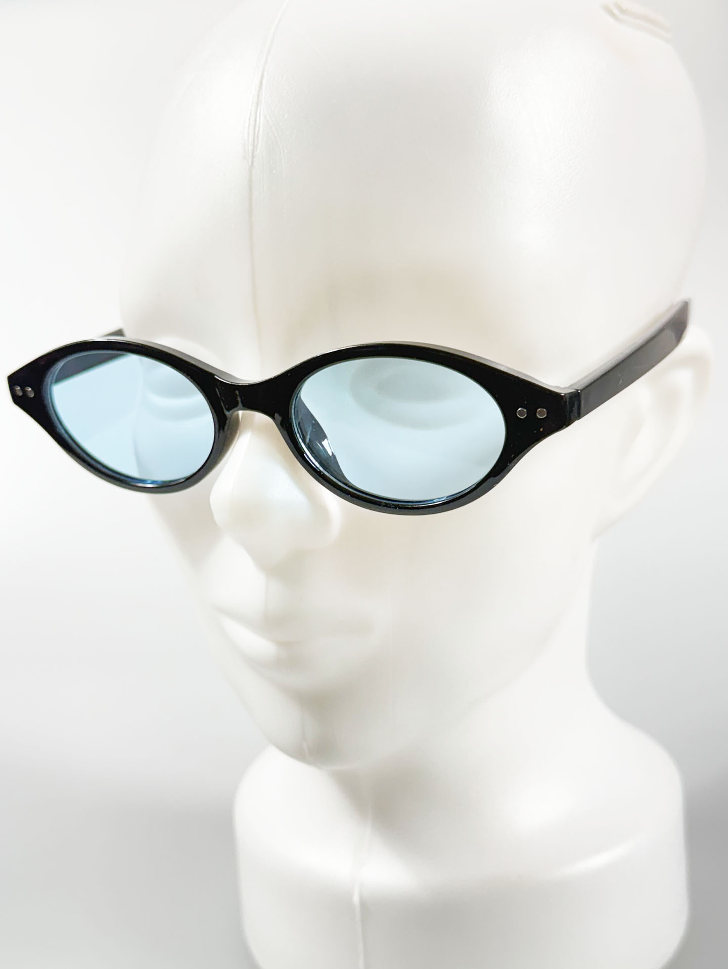 Black Oval Bold Frame Blue Tint Sunglasses