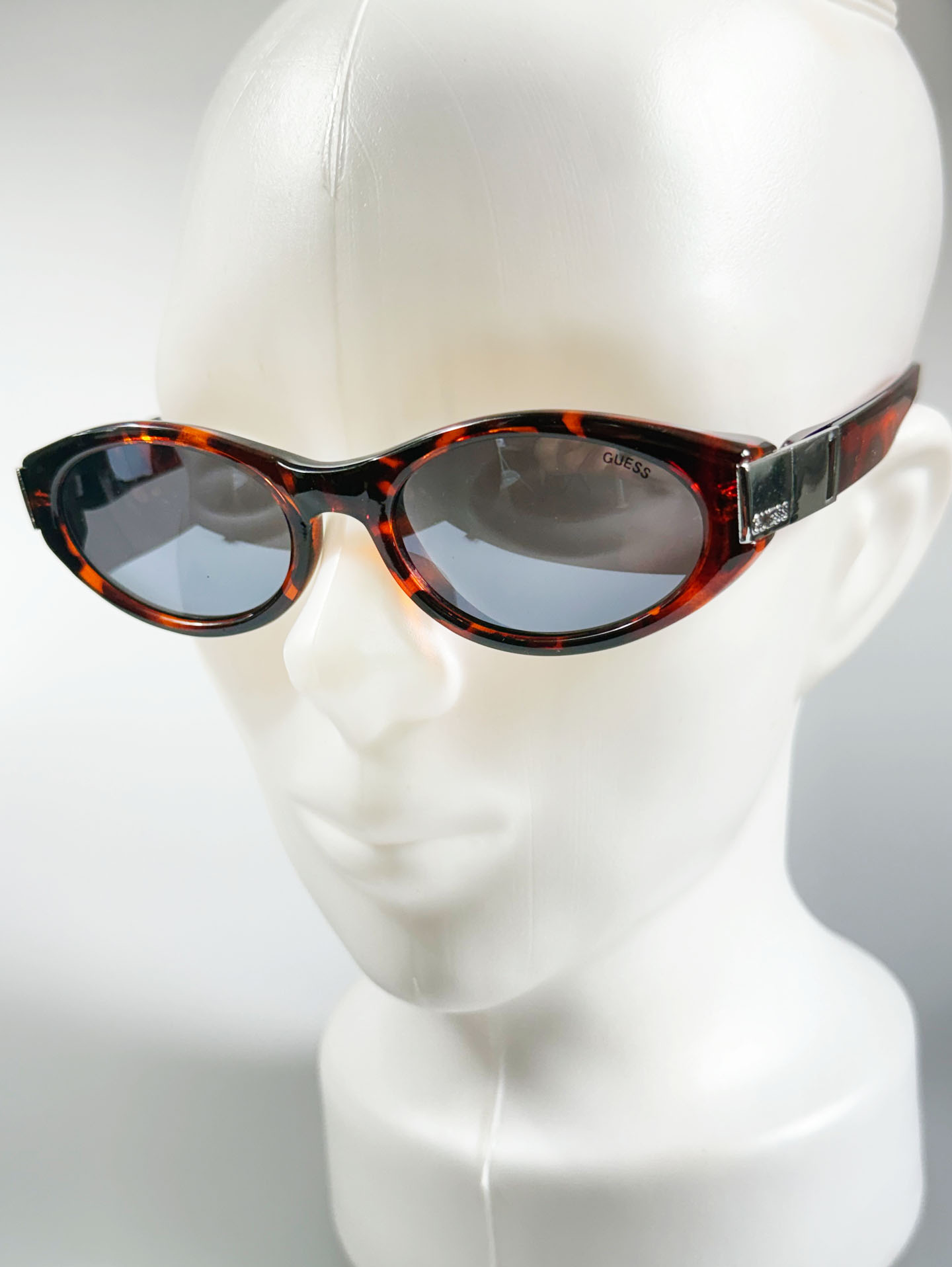 GUESS Tortoiseshell Bold Oval Frame Sunglasses