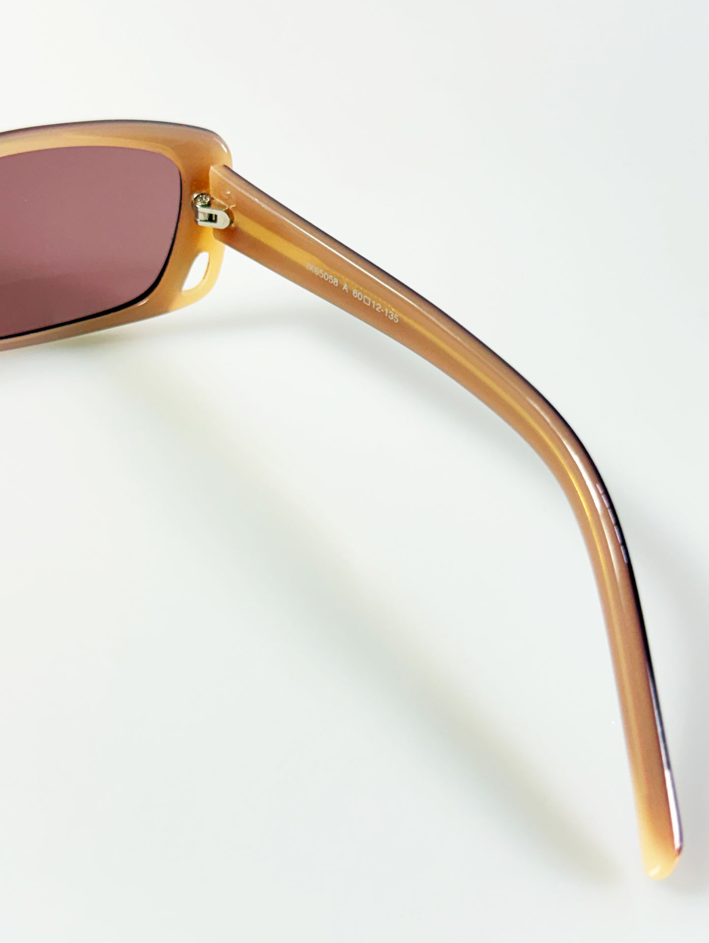 IXRON Bold Cat-Eye Frame Tint Sunglasses