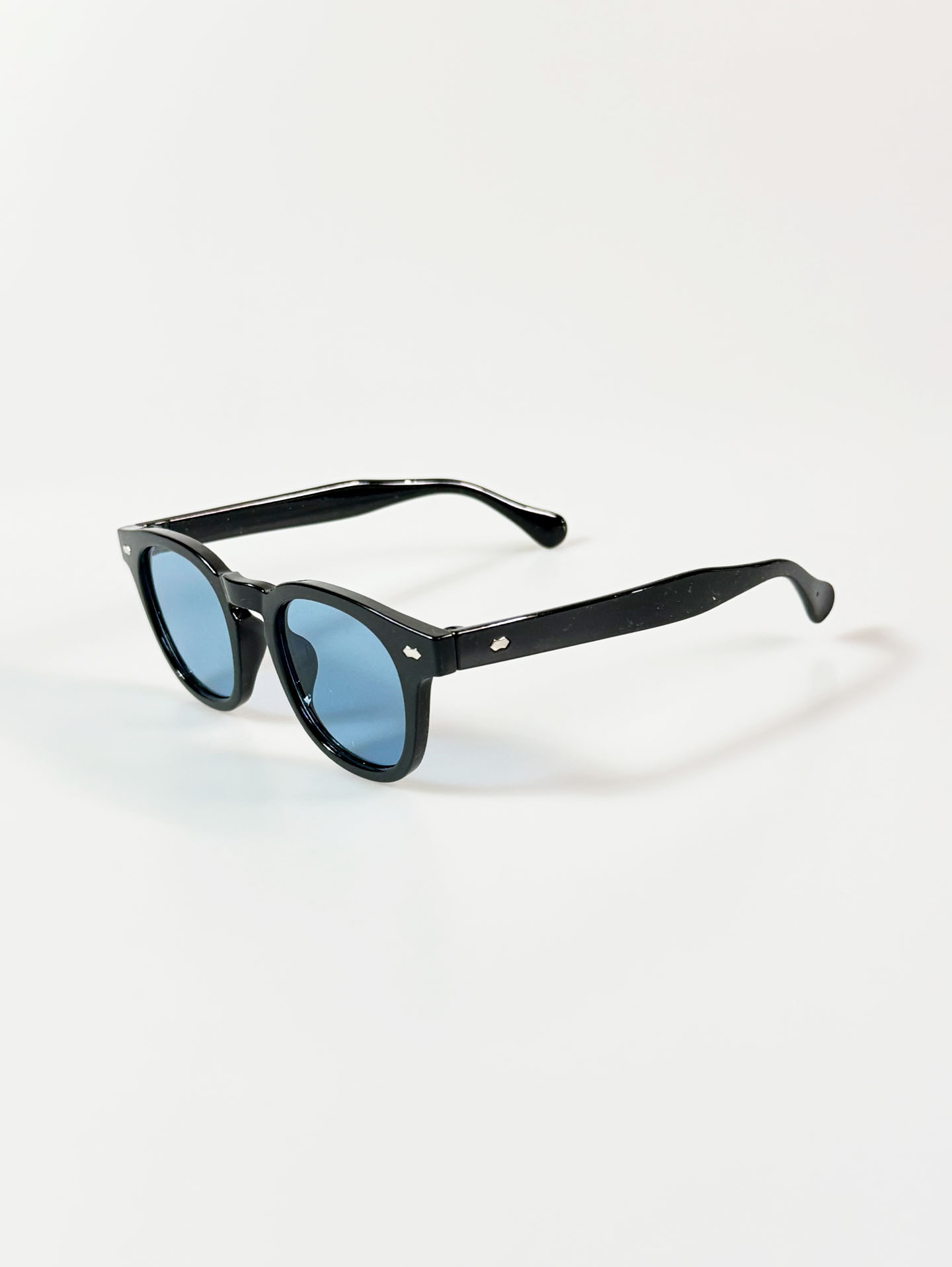 Bold Black Oval Frame Tinted Sunglasses