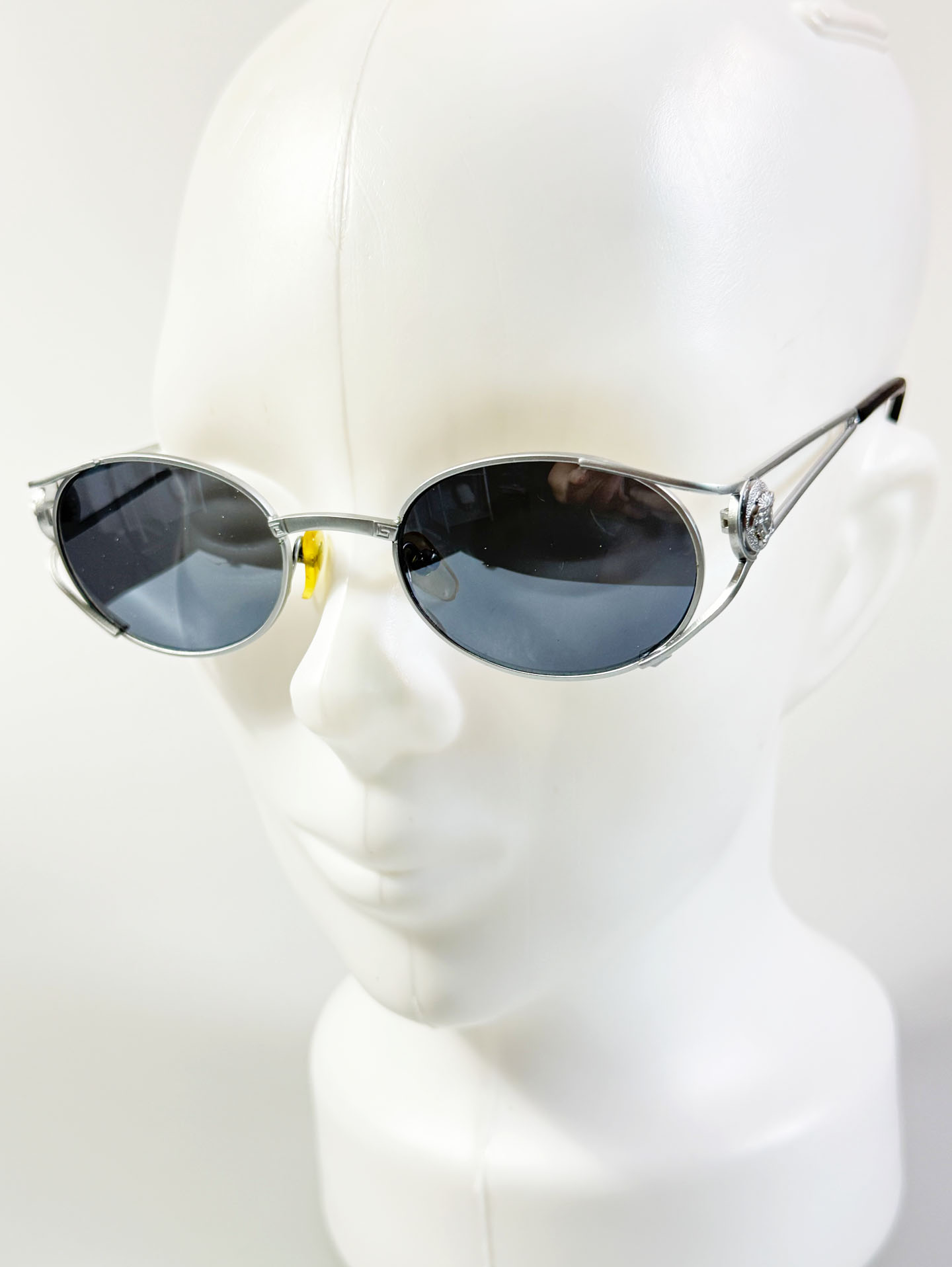 90’s Silver Slim Oval Metal Frame Sunglasses