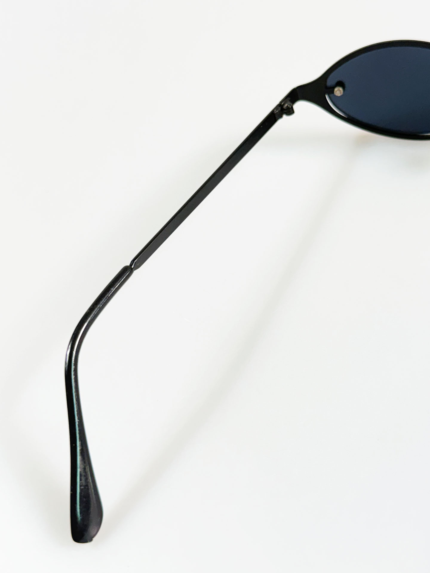 90's Black Slim Oval Metal Frame Sunglasses